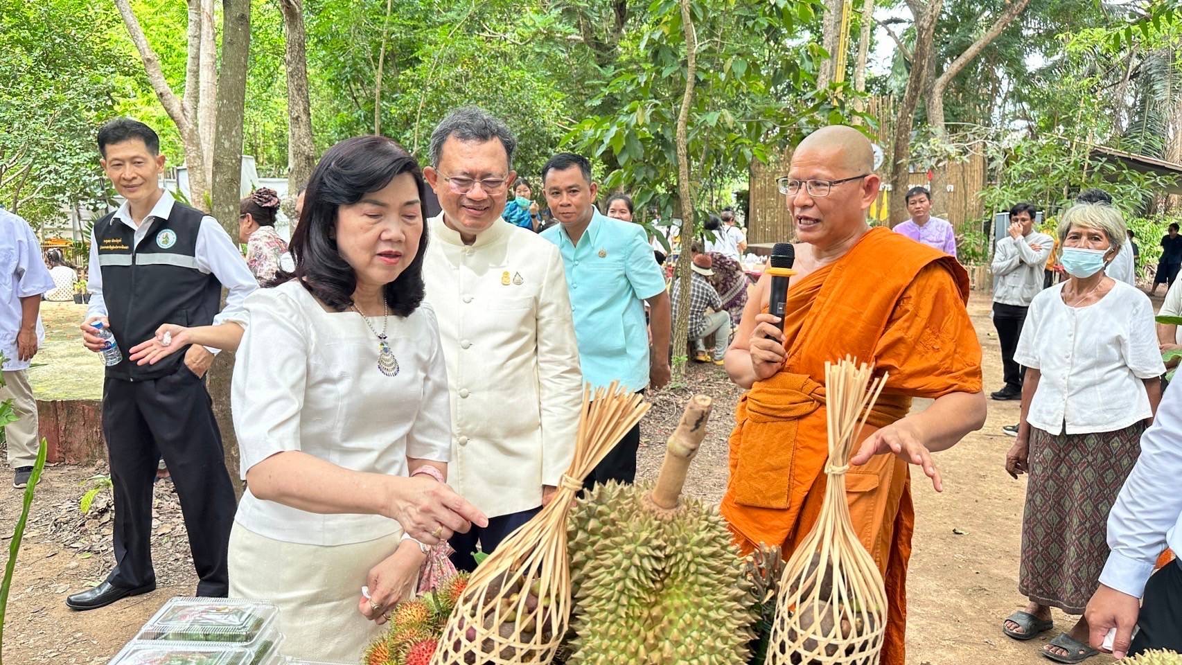 พช.ฉะเชิงเทรา ร่วมกับเครือข่ายโคก หนอง นา จังหวัดฉะเชิงเทรา จัดกิจกรรม “ตลาดสีเขียว โคก หนอง นา ฉะเชิงเทรา”