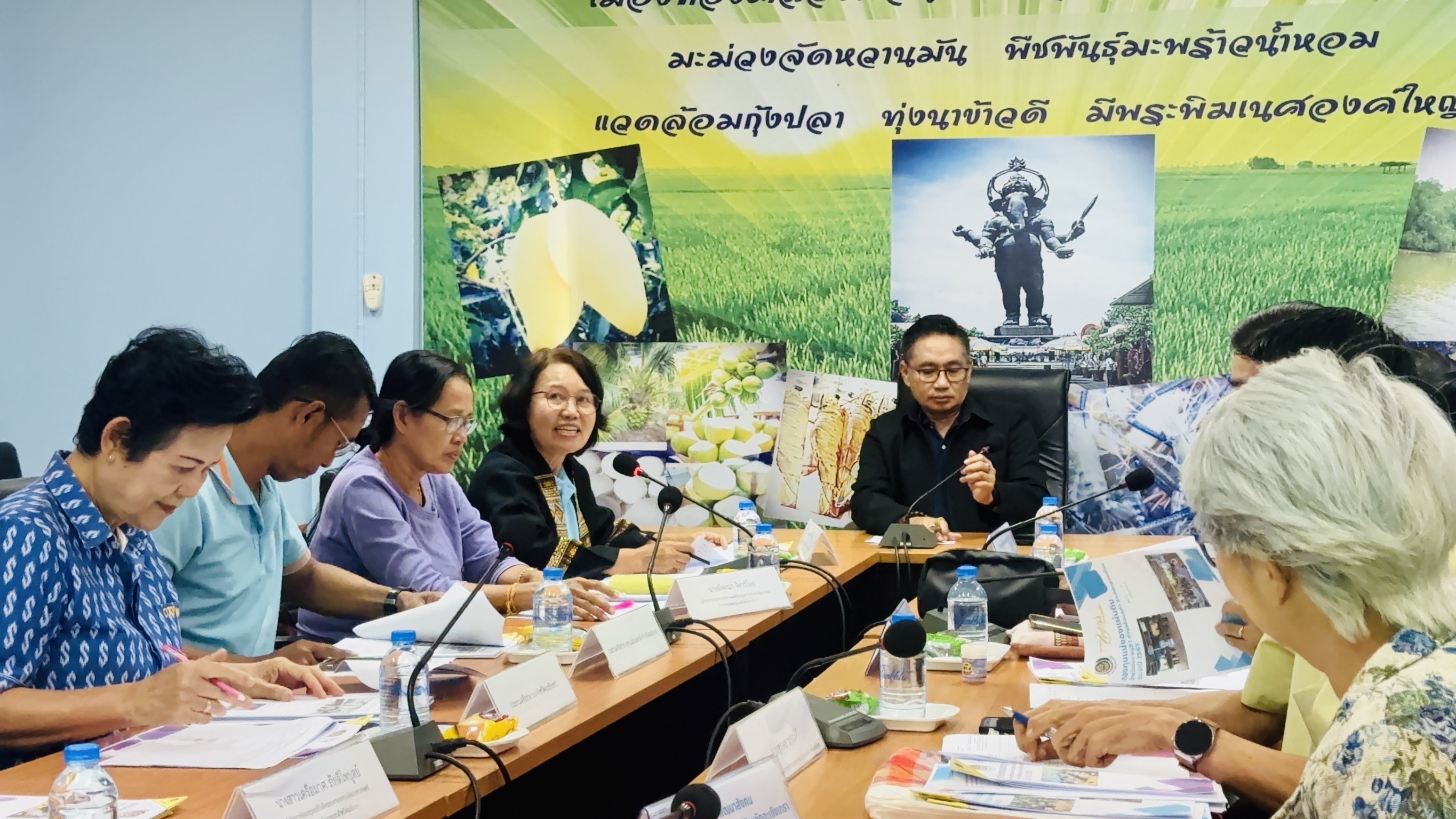 พช. ฉะเชิงเทรา ดำเนินโครงการเชิดชูเกียรติคนกองทุนพัฒนาบทบาทสตรี ประจำปี 2567 และ การประกวดหมู่บ้านกองทุนแม่ของแผ่นดินดีเด่นระดับจังหวัด ประจำปีงบประมาณ พ.ศ. 2567