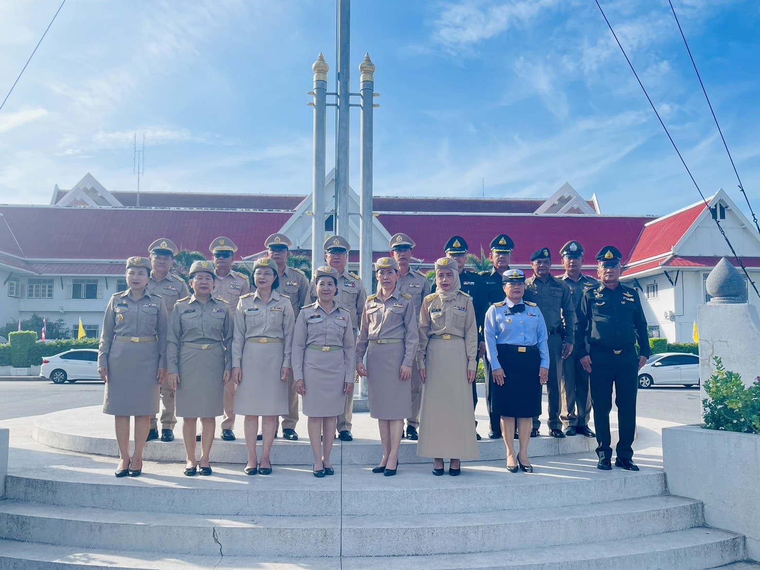 รักชาติ ภูมิใจในชาติ รำลึกในพระมหากรุณาธิคุณ !! พช. ฉะเชิงเทราเข้าร่วมกิจกรรมเข้าแถวเคารพธงชาติ