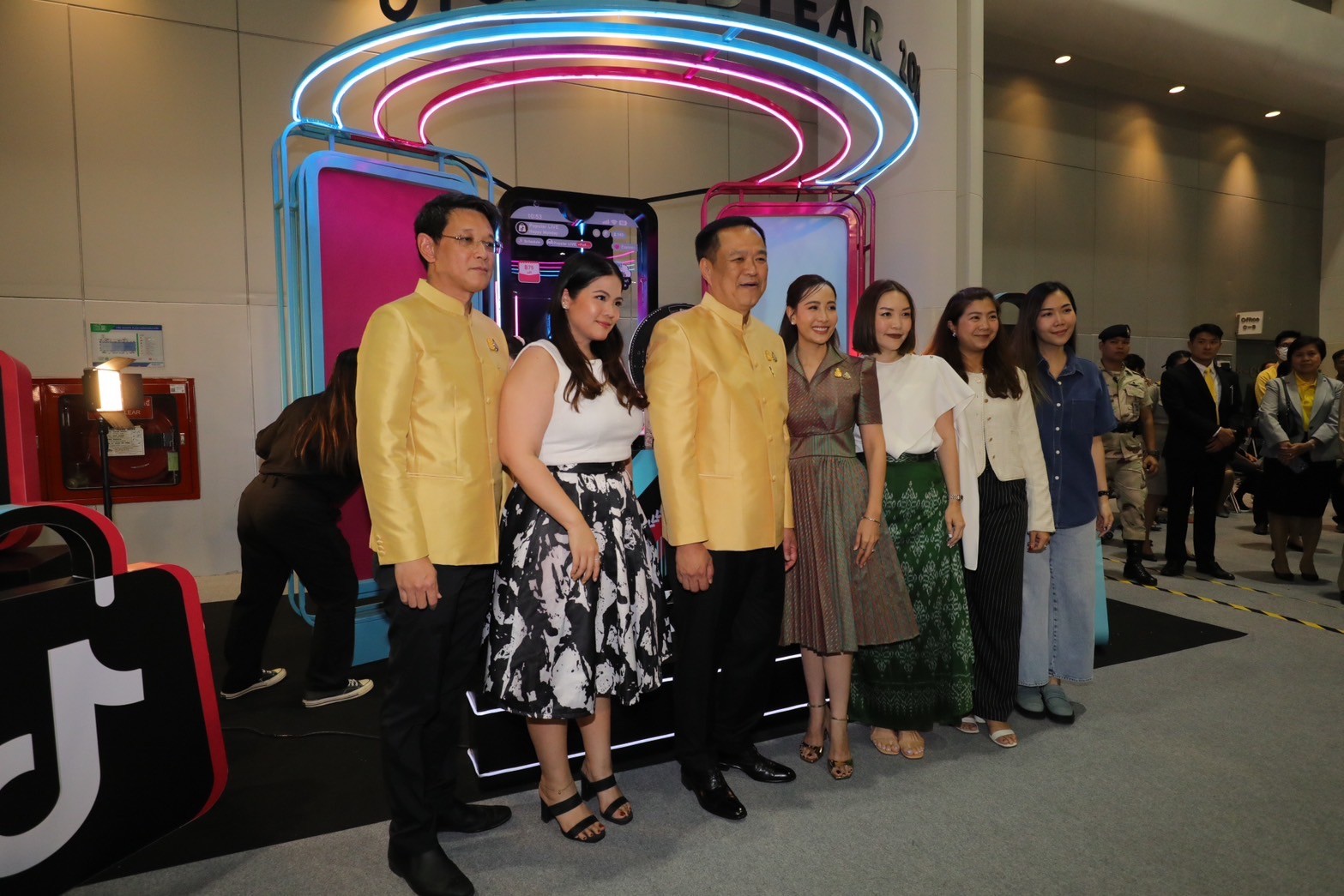 พช. ฉะเชิงเทรา ร่วมพิธีเปิดงาน OTOP Midyear 2024