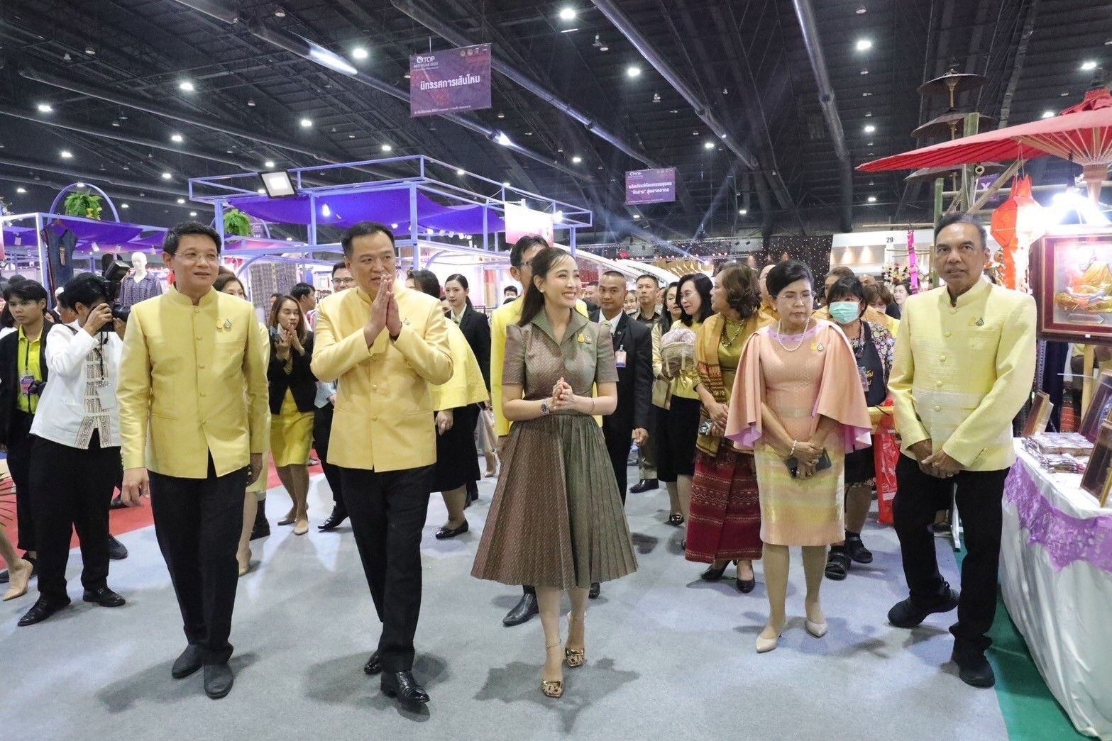 พช. ฉะเชิงเทรา ร่วมพิธีเปิดงาน OTOP Midyear 2024