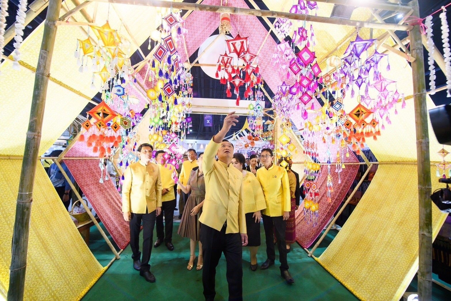 พช. ฉะเชิงเทรา ร่วมพิธีเปิดงาน OTOP Midyear 2024