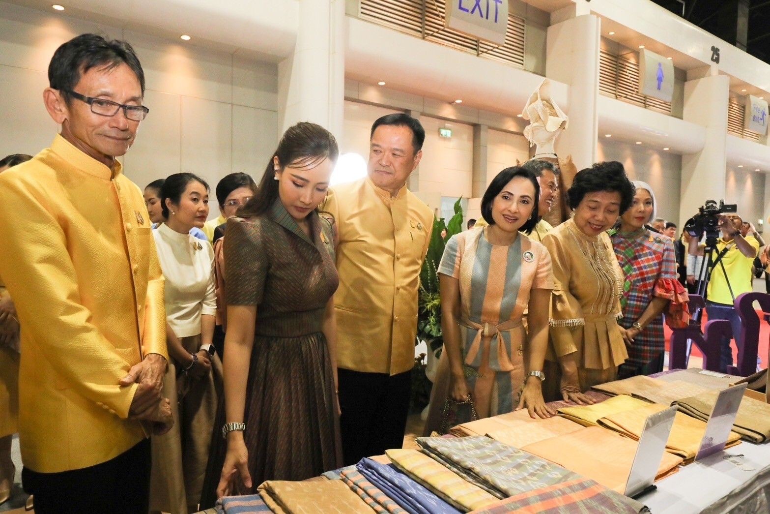 พช. ฉะเชิงเทรา ร่วมพิธีเปิดงาน OTOP Midyear 2024