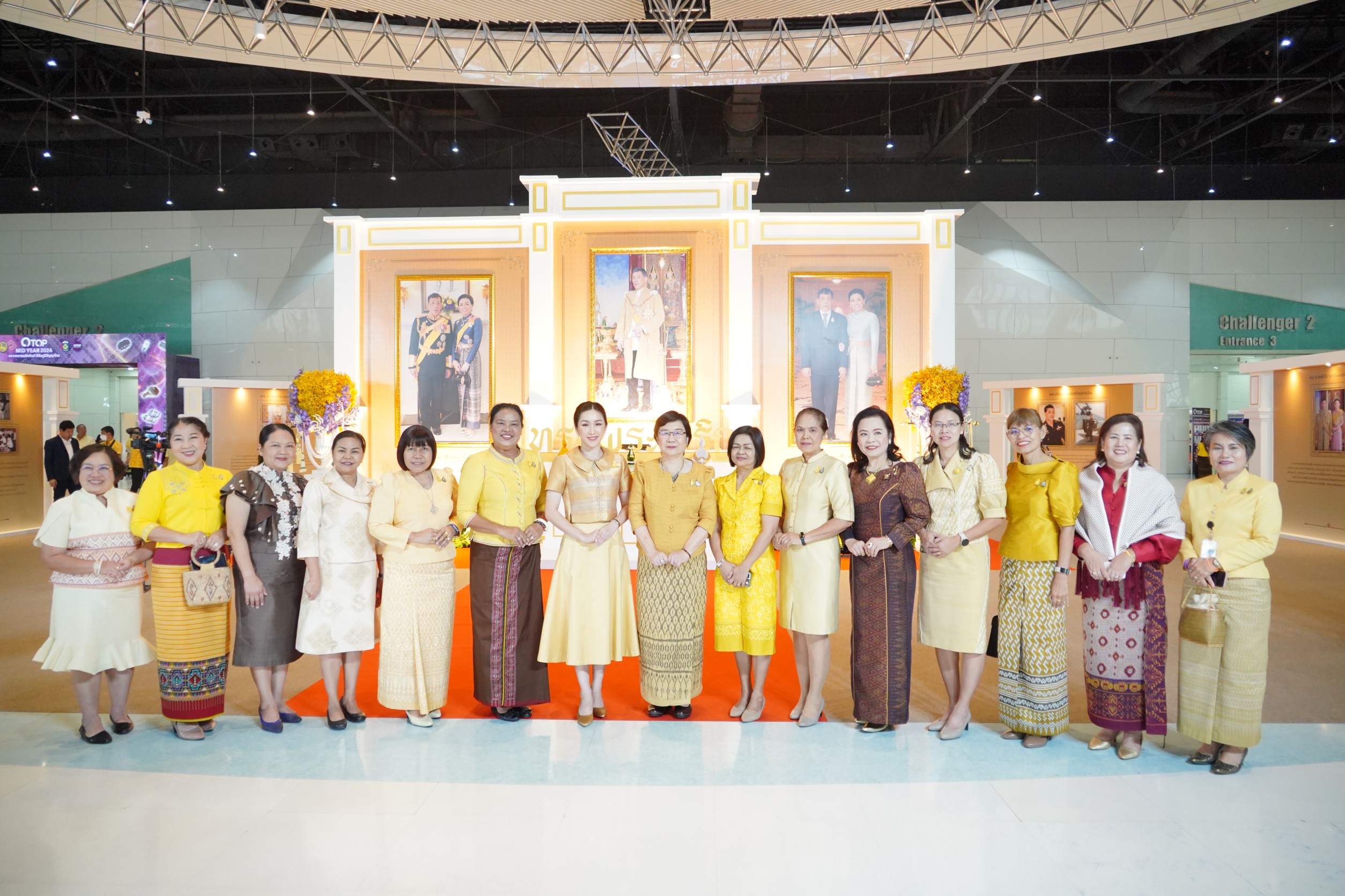 พช. ฉะเชิงเทรา ร่วมพิธีเปิดงาน OTOP Midyear 2024