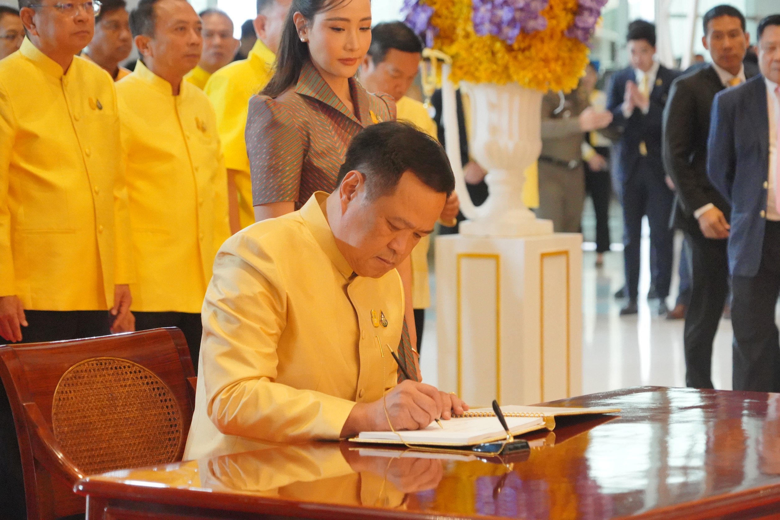 พช. ฉะเชิงเทรา ร่วมพิธีเปิดงาน OTOP Midyear 2024