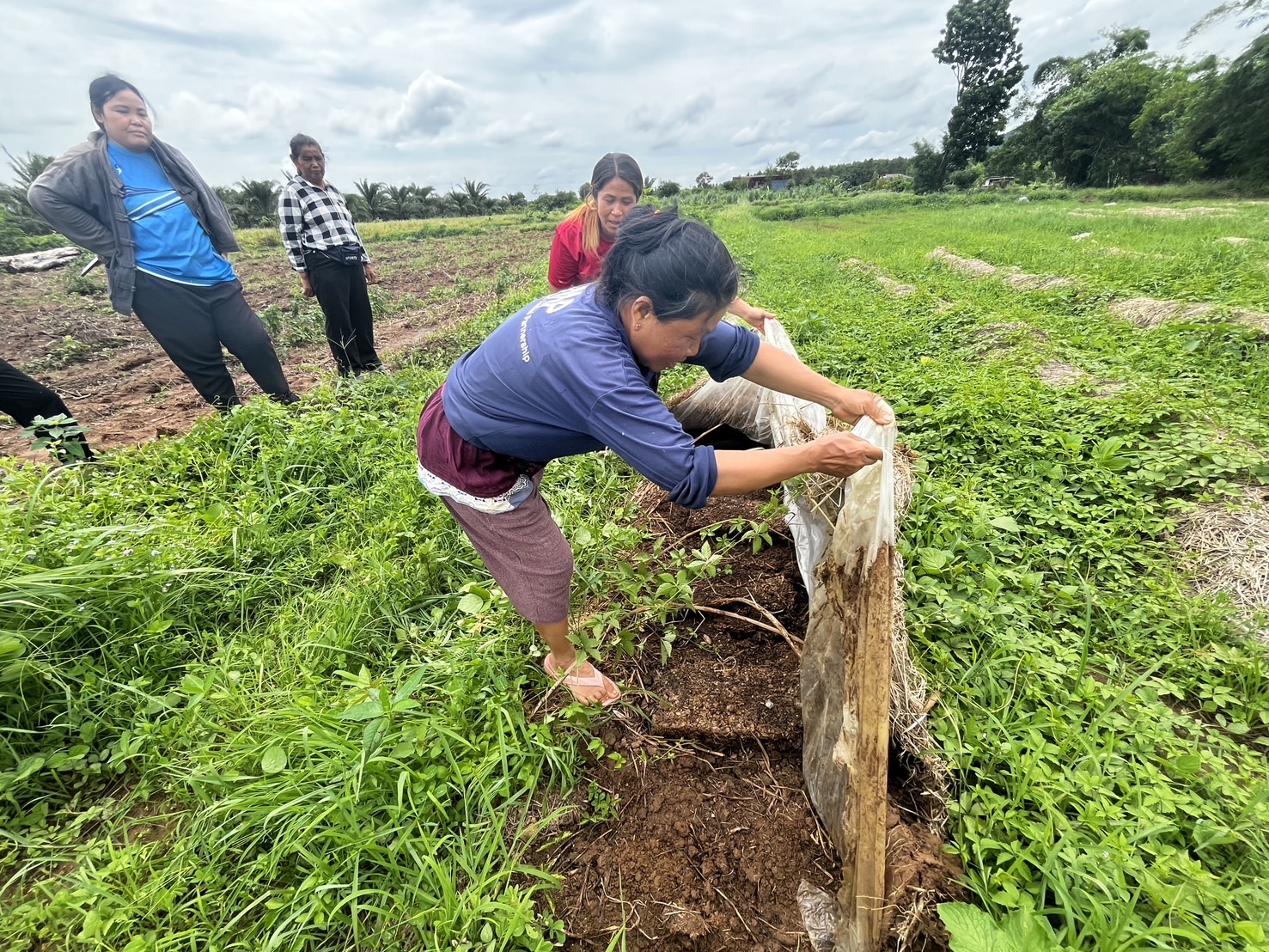 “พช.ฉะเชิงเทรา ลงพื้นที่ติดตามการดำเนินงานกองทุนพัฒนาบทบาทสตรี ”