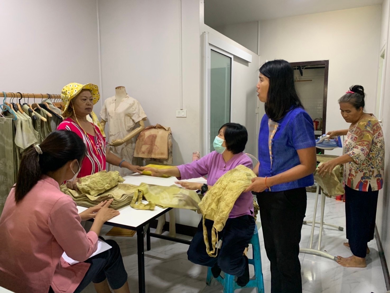 “พช.ฉะเชิงเทรา ลงพื้นที่ติดตามการดำเนินงานกองทุนพัฒนาบทบาทสตรี ”