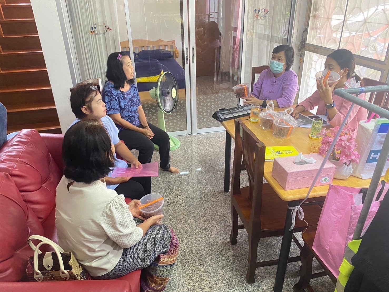 “พช.ฉะเชิงเทรา ลงพื้นที่ติดตามการดำเนินงานกองทุนพัฒนาบทบาทสตรี ”