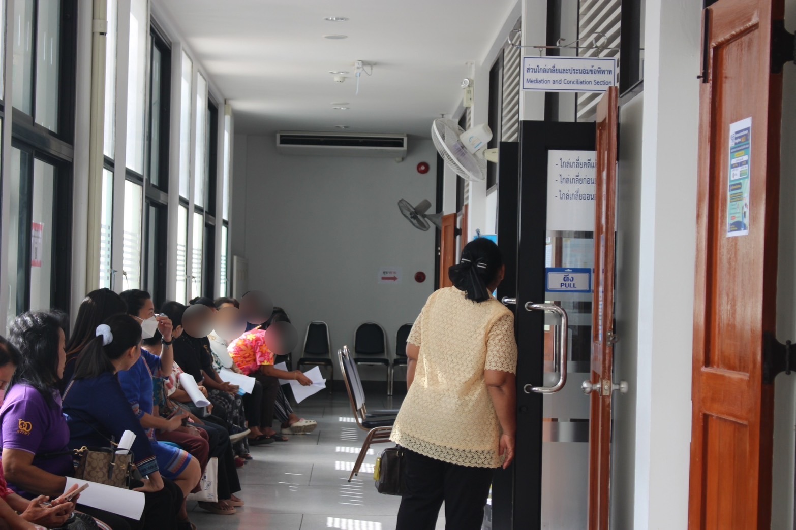 พช.ฉะเชิงเทรา ร่วมกับศาลจังหวัดฉะเชิงเทรา ดำเนินการไกล่เกลี่ยก่อนฟ้องลูกหนี้กองทุนพัฒนาบทบาทสตรี ตามโครงการไกล่เกลี่ยก่อนฟ้อง ที่พึ่งแรกของประชาชน