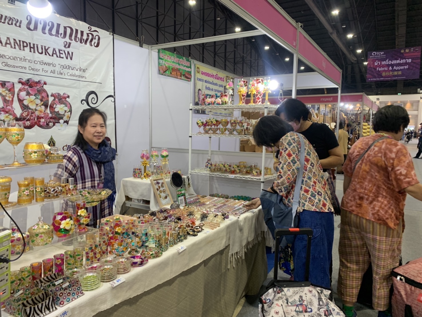 ยอดขายสุดปัง🎇ผู้ผลิต ผู้ประกอบการ OTOP แปดริ้ว 9 วัน ยอดขายทะลุ 3️⃣ ล้าน ในงาน “OTOP Midyear 2024” วันที่ 16 มิถุนายน 2567 ณ อาคารชาเลนเจอร์ 1-3 ศูนย์แสดงสินค้าและการประชุมอิมแพ็ค เมืองทองธานี จังหวัดนนทบุรี