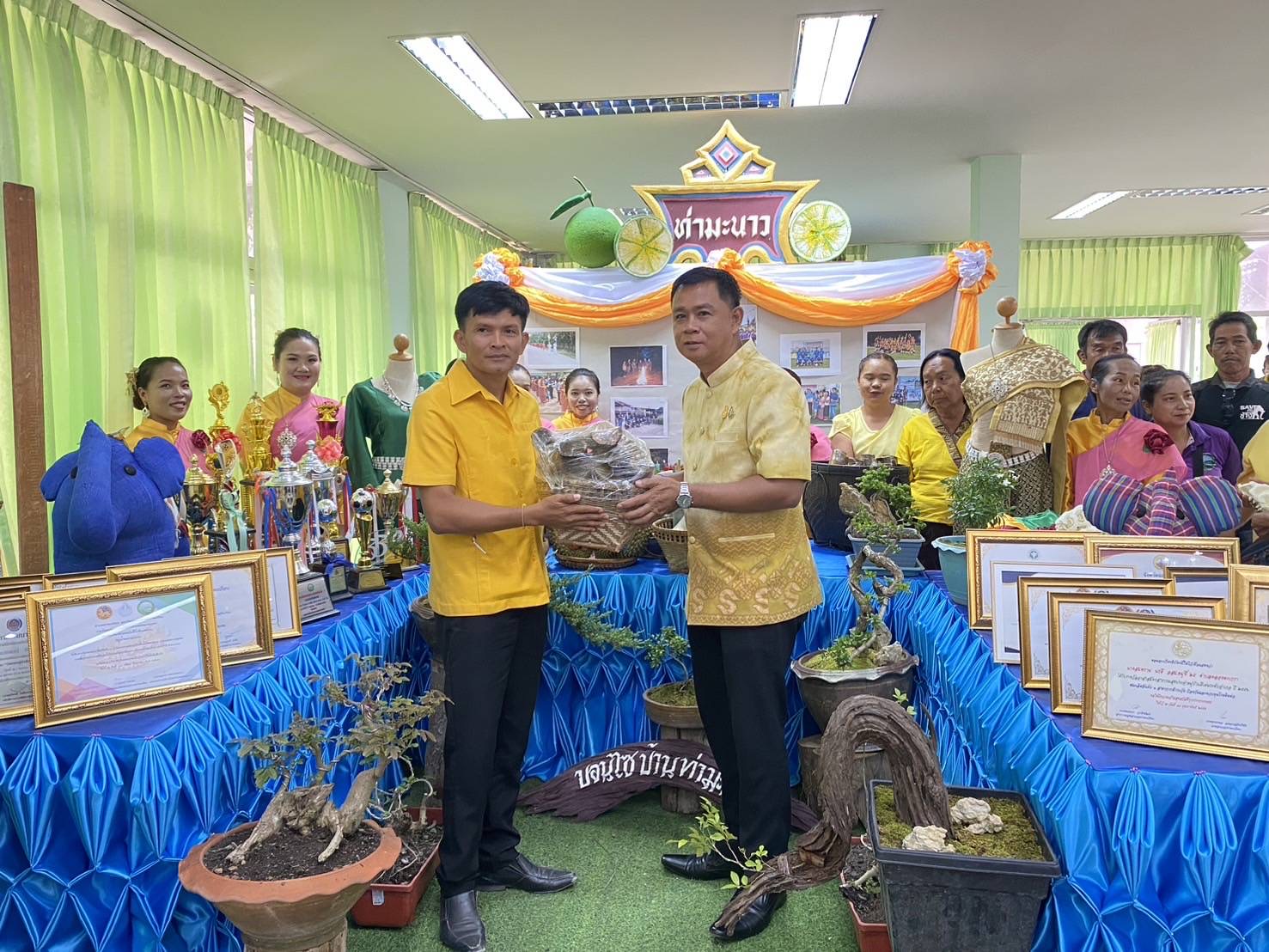 คณะกรรมการคัดสรรกิจกรรมพัฒนาชุมชนดีเด่น จังหวัดฉะเชิงเทรา ลงพื้นที่ตรวจเยี่ยมเพื่อคัดสรรกิจกรรมฯในระดับพื้นที่