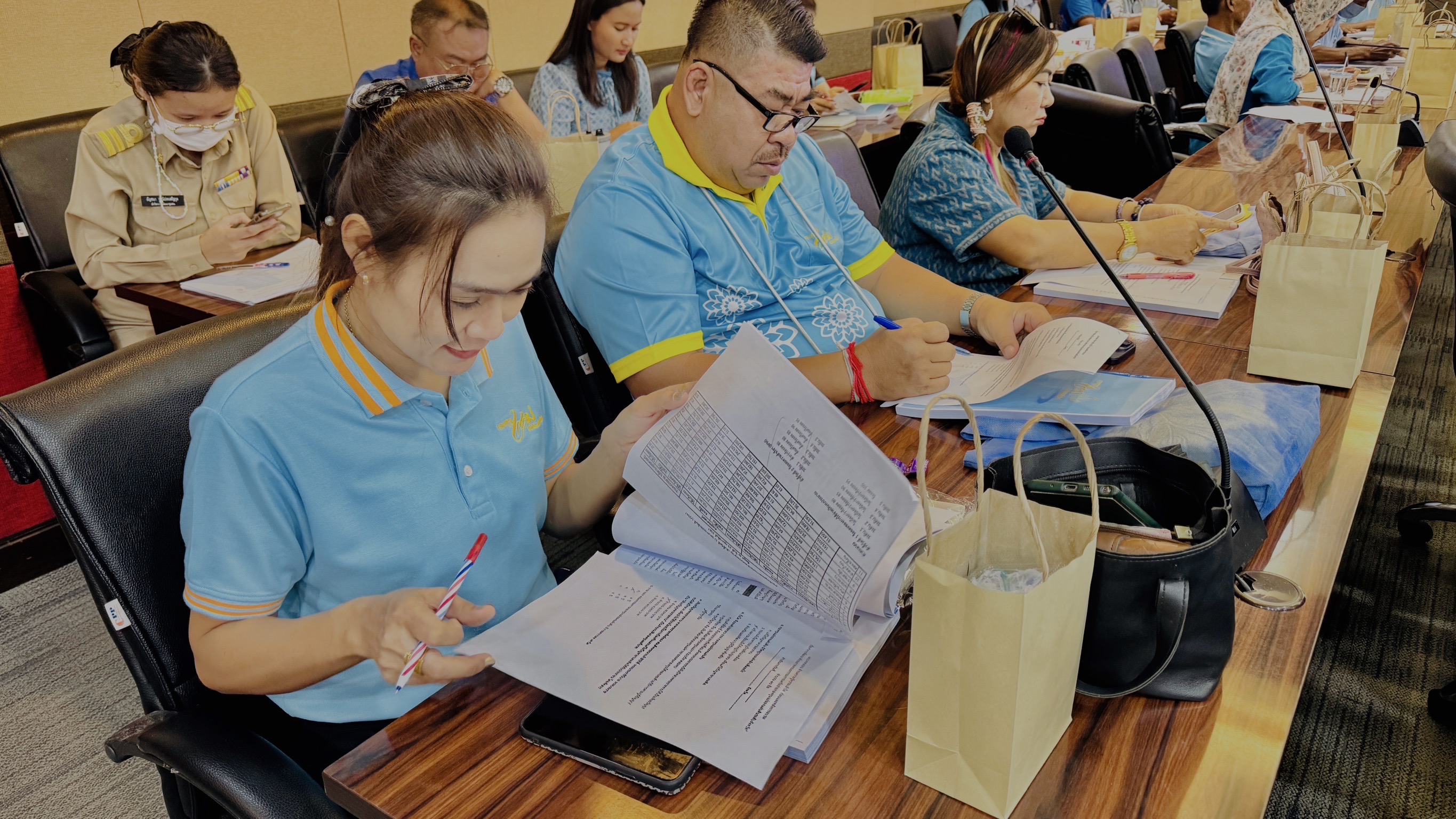 พช. แปดริ้ว จับมือ 2 ผู้เชี่ยวชาญกองทุนแม่ฯ ติดอาวุธทางปัญญา เตรียมพัฒนาสมาชิกเครือข่ายฯ เข้มแข็งในปี 2568