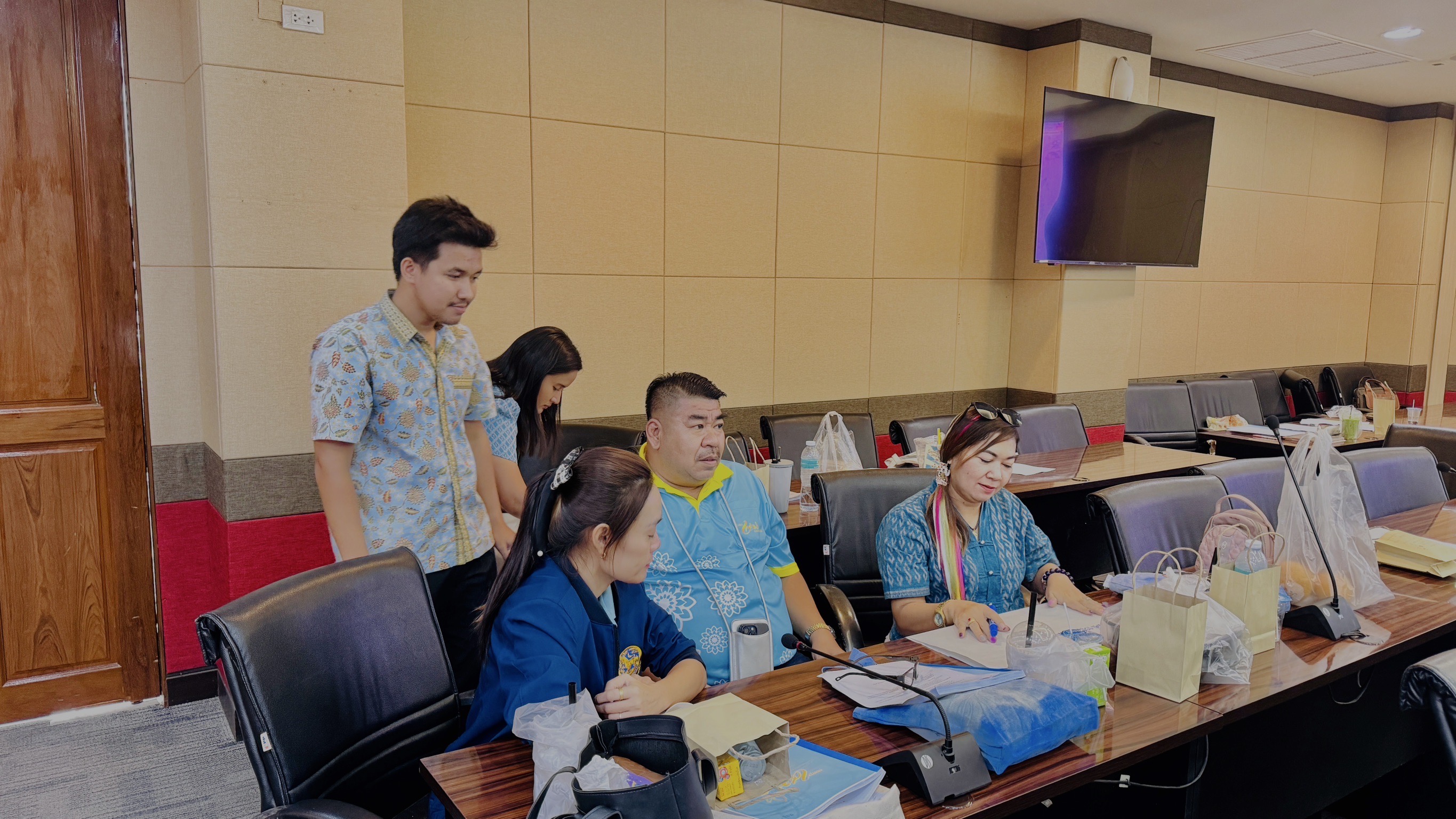 พช. แปดริ้ว จับมือ 2 ผู้เชี่ยวชาญกองทุนแม่ฯ ติดอาวุธทางปัญญา เตรียมพัฒนาสมาชิกเครือข่ายฯ เข้มแข็งในปี 2568