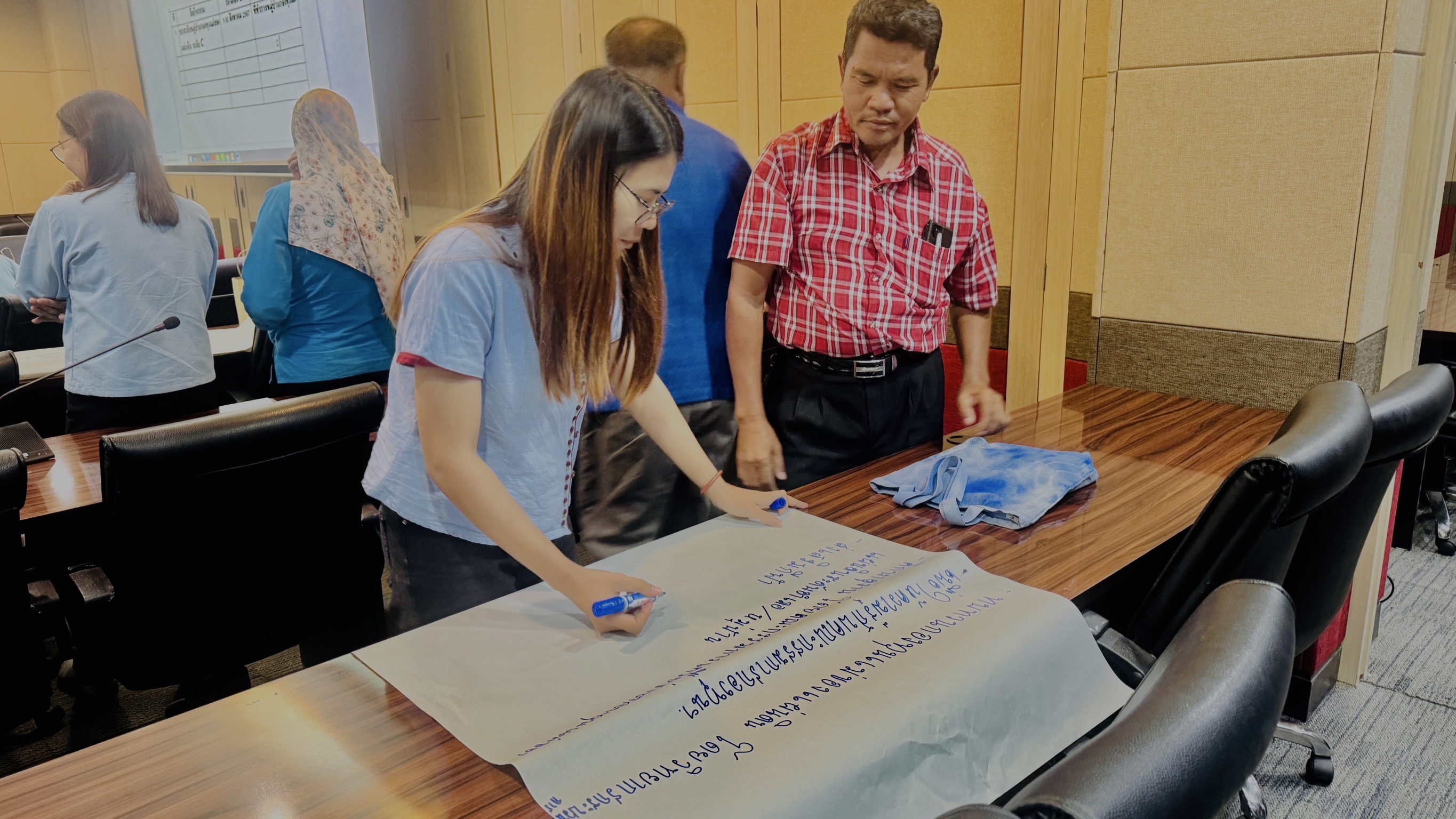 พช. แปดริ้ว จับมือ 2 ผู้เชี่ยวชาญกองทุนแม่ฯ ติดอาวุธทางปัญญา เตรียมพัฒนาสมาชิกเครือข่ายฯ เข้มแข็งในปี 2568
