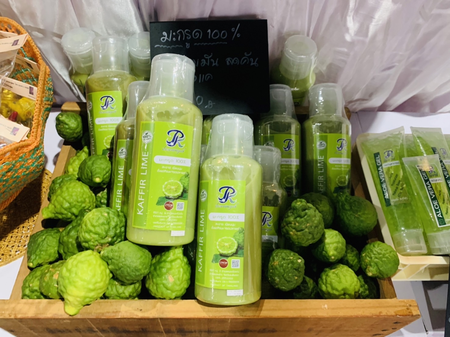 พช. ฉะเชิงเทรา ร่วมสนับสนุนและติดตามการจัดบูธในงาน OTOP Midyear 2024 (โซนหมู่บ้านคนรักษ์ช้าง)