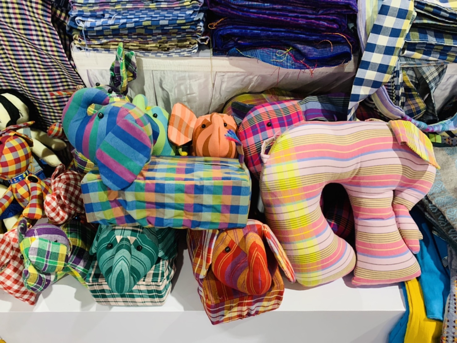 พช. ฉะเชิงเทรา ร่วมสนับสนุนและติดตามการจัดบูธในงาน OTOP Midyear 2024 (โซนหมู่บ้านคนรักษ์ช้าง)