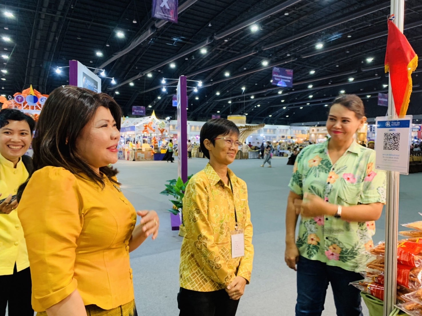 พช. ฉะเชิงเทรา ร่วมพิธีเปิดงาน OTOP Midyear 2024