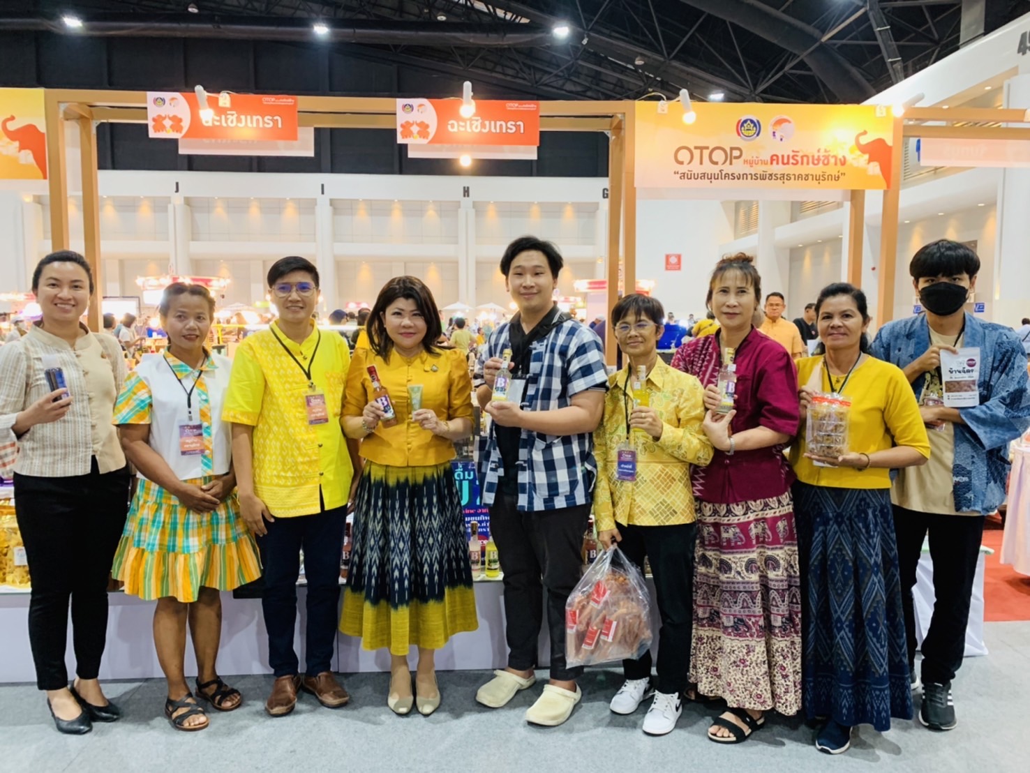 พช. ฉะเชิงเทรา ร่วมพิธีเปิดงาน OTOP Midyear 2024