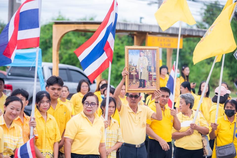 พช. ฉะเชิงเทรา ร่วมพิธีส่งมอบธงตราสัญลักษณ์ ให้กับจังหวัดสมุทรปราการ อย่างเป็นทางการ ในกิจกรรม เดิน วิ่ง ปั่น ธงตราสัญลักษณ์งานเฉลิมพระเกียรติ พระบาทสมเด็จพระเจ้าอยู่หัว เนื่องในโอกาสพระราชพิธีมหามงคลเฉลิมพระชนมพรรษา 6 รอบ 28 กรกฎาคม 2567