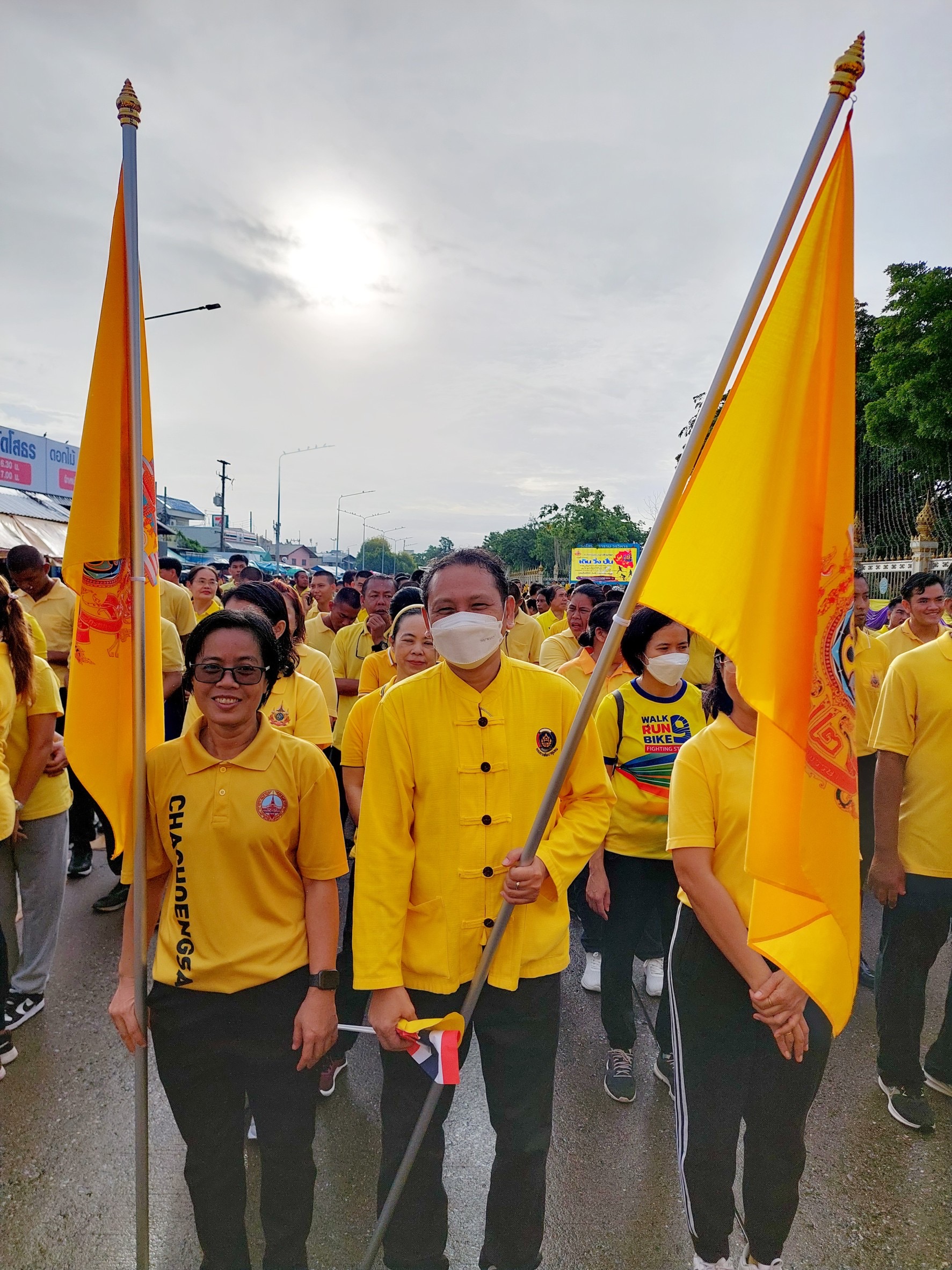 พช. ฉะเชิงเทรา ร่วมพิธีส่งมอบธงตราสัญลักษณ์ ให้กับจังหวัดสมุทรปราการ อย่างเป็นทางการ ในกิจกรรม เดิน วิ่ง ปั่น ธงตราสัญลักษณ์งานเฉลิมพระเกียรติ พระบาทสมเด็จพระเจ้าอยู่หัว เนื่องในโอกาสพระราชพิธีมหามงคลเฉลิมพระชนมพรรษา 6 รอบ 28 กรกฎาคม 2567