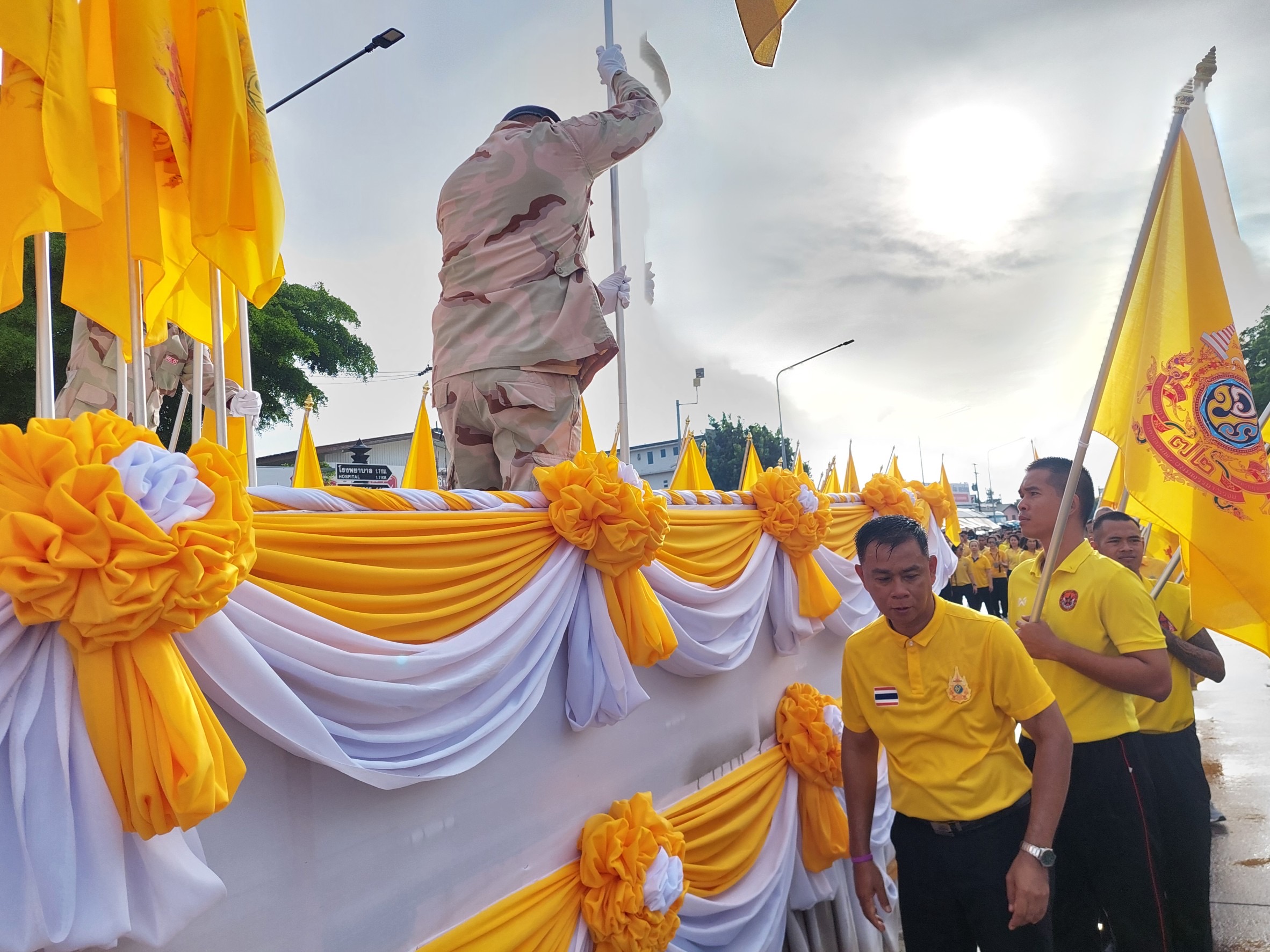 พช. ฉะเชิงเทรา ร่วมพิธีส่งมอบธงตราสัญลักษณ์ ให้กับจังหวัดสมุทรปราการ อย่างเป็นทางการ ในกิจกรรม เดิน วิ่ง ปั่น ธงตราสัญลักษณ์งานเฉลิมพระเกียรติ พระบาทสมเด็จพระเจ้าอยู่หัว เนื่องในโอกาสพระราชพิธีมหามงคลเฉลิมพระชนมพรรษา 6 รอบ 28 กรกฎาคม 2567