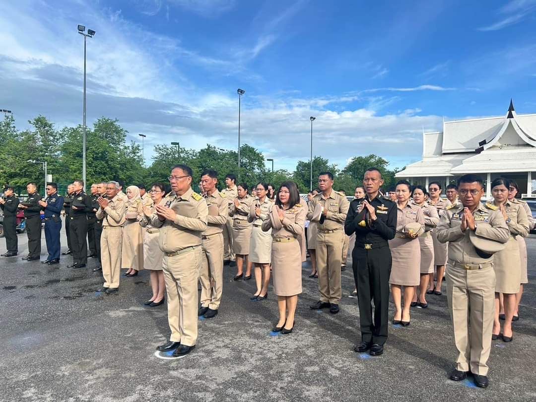 รักชาติ ภูมิใจในชาติ รำลึกในพระมหากรุณาธิคุณ !! พช. ฉะเชิงเทราเข้าร่วมกิจกรรมเข้าแถวเคารพธงชาติ