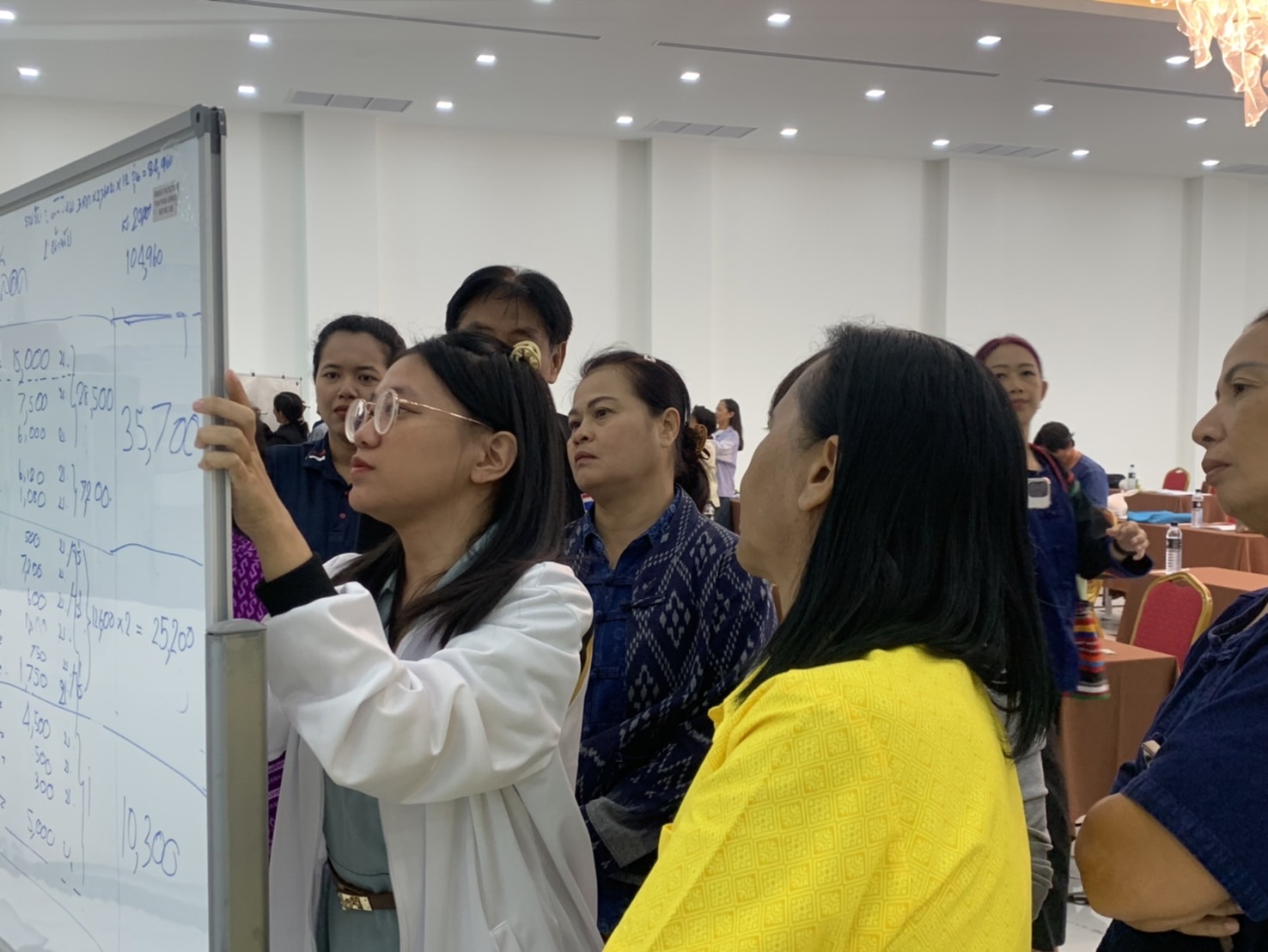 พช.ฉะเชิงเทรา ดำเนินโครงการส่งเสริมกระบวนการเครือข่ายองค์ความรู้ (Knowledge – Based OTOP : KBO) กิจกรรมประชุมเชิงปฏิบัติการให้ความรู้แก่ผู้ผลิต ผู้ประกอบการ OTOP