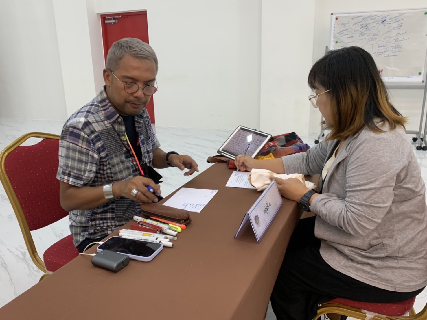 พช.ฉะเชิงเทรา ดำเนินโครงการส่งเสริมกระบวนการเครือข่ายองค์ความรู้ (Knowledge – Based OTOP : KBO) กิจกรรมประชุมเชิงปฏิบัติการให้ความรู้แก่ผู้ผลิต ผู้ประกอบการ OTOP