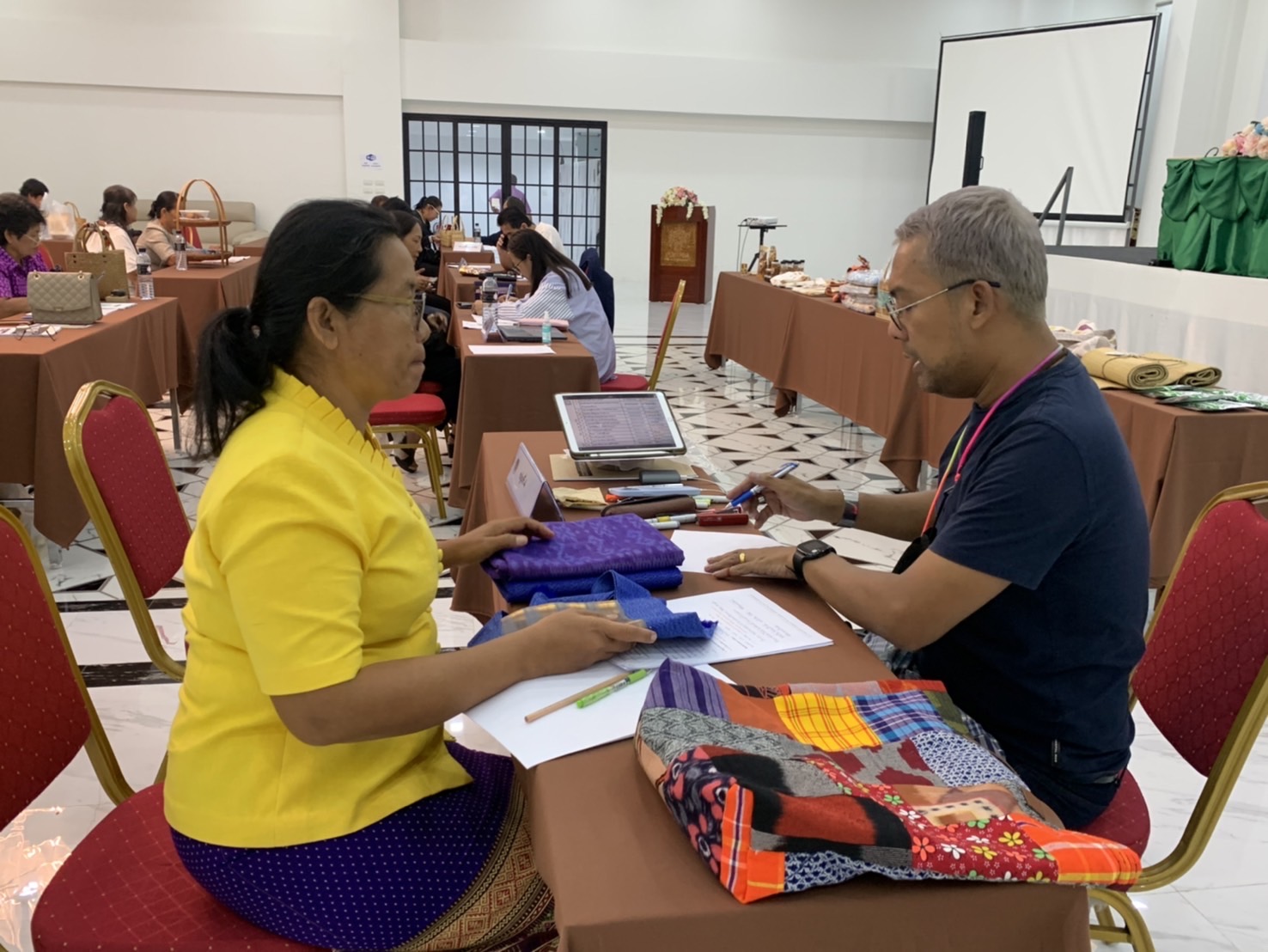 พช.ฉะเชิงเทรา ดำเนินโครงการส่งเสริมกระบวนการเครือข่ายองค์ความรู้ (Knowledge – Based OTOP : KBO) กิจกรรมประชุมเชิงปฏิบัติการให้ความรู้แก่ผู้ผลิต ผู้ประกอบการ OTOP