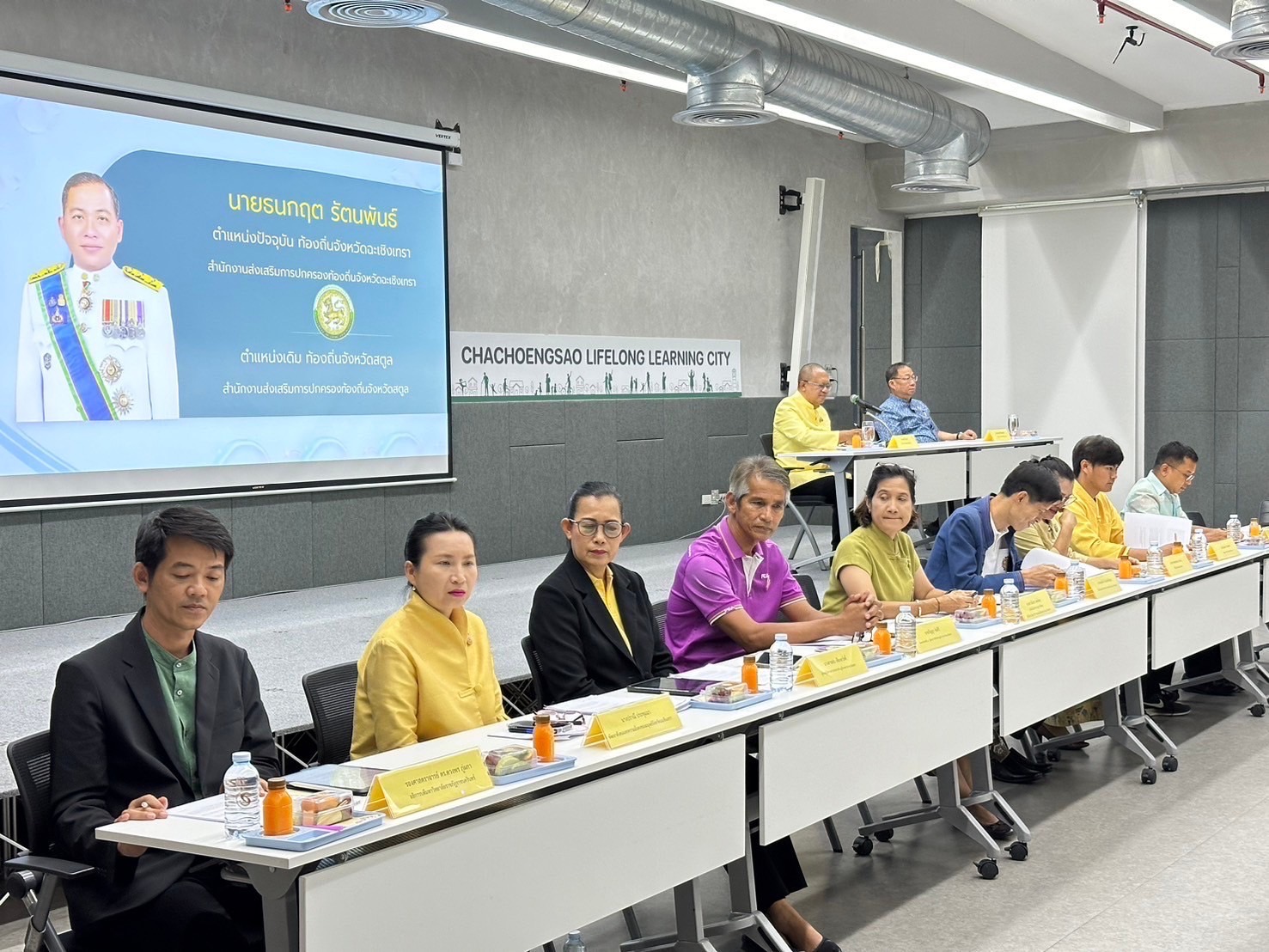 พช.ฉะเชิงเทรา ร่วมประชุมผู้บริหารท้องถิ่นและปลัดองค์กรปกครองส่วนท้องถิ่นครั้งที่ 2/2567 ขยายเครือข่ายสนับสนุนการดำเนินงานหมู่บ้านป้องกันและแก้ไขปัญหายาเสพติดโดยกองทุนแม่ของแผ่นดิน