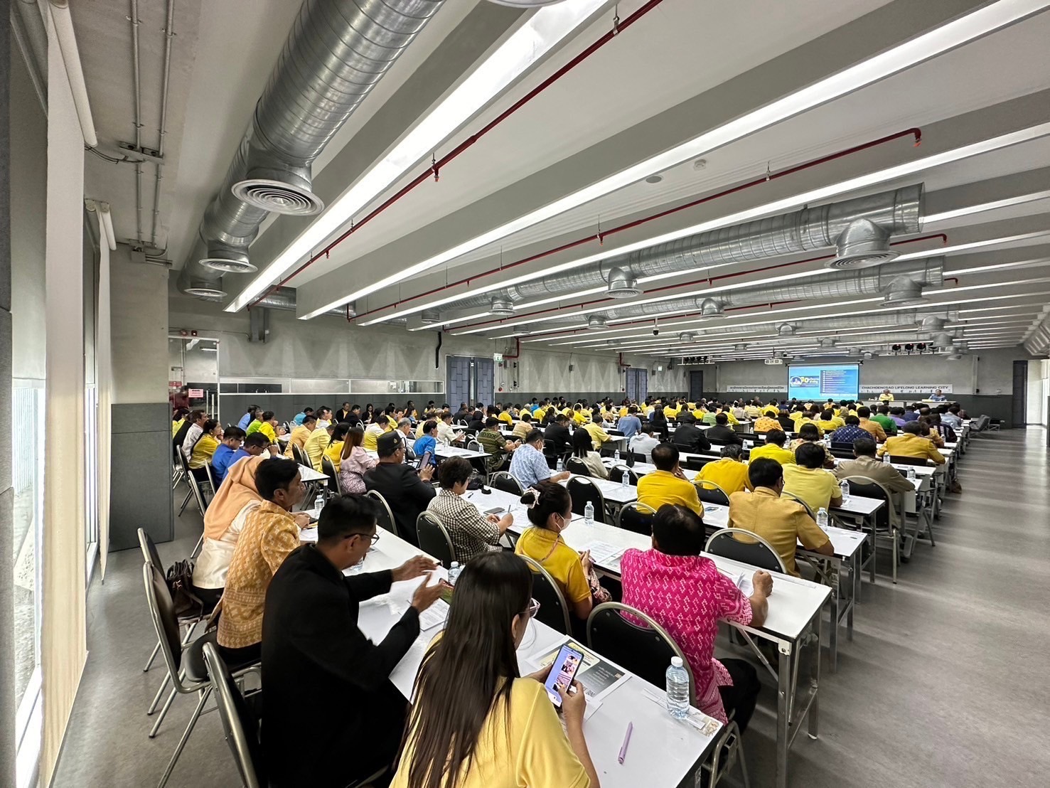 พช.ฉะเชิงเทรา ร่วมประชุมผู้บริหารท้องถิ่นและปลัดองค์กรปกครองส่วนท้องถิ่นครั้งที่ 2/2567 ขยายเครือข่ายสนับสนุนการดำเนินงานหมู่บ้านป้องกันและแก้ไขปัญหายาเสพติดโดยกองทุนแม่ของแผ่นดิน