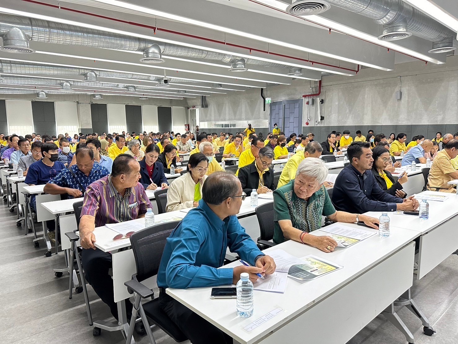 พช.ฉะเชิงเทรา ร่วมประชุมผู้บริหารท้องถิ่นและปลัดองค์กรปกครองส่วนท้องถิ่นครั้งที่ 2/2567 ขยายเครือข่ายสนับสนุนการดำเนินงานหมู่บ้านป้องกันและแก้ไขปัญหายาเสพติดโดยกองทุนแม่ของแผ่นดิน