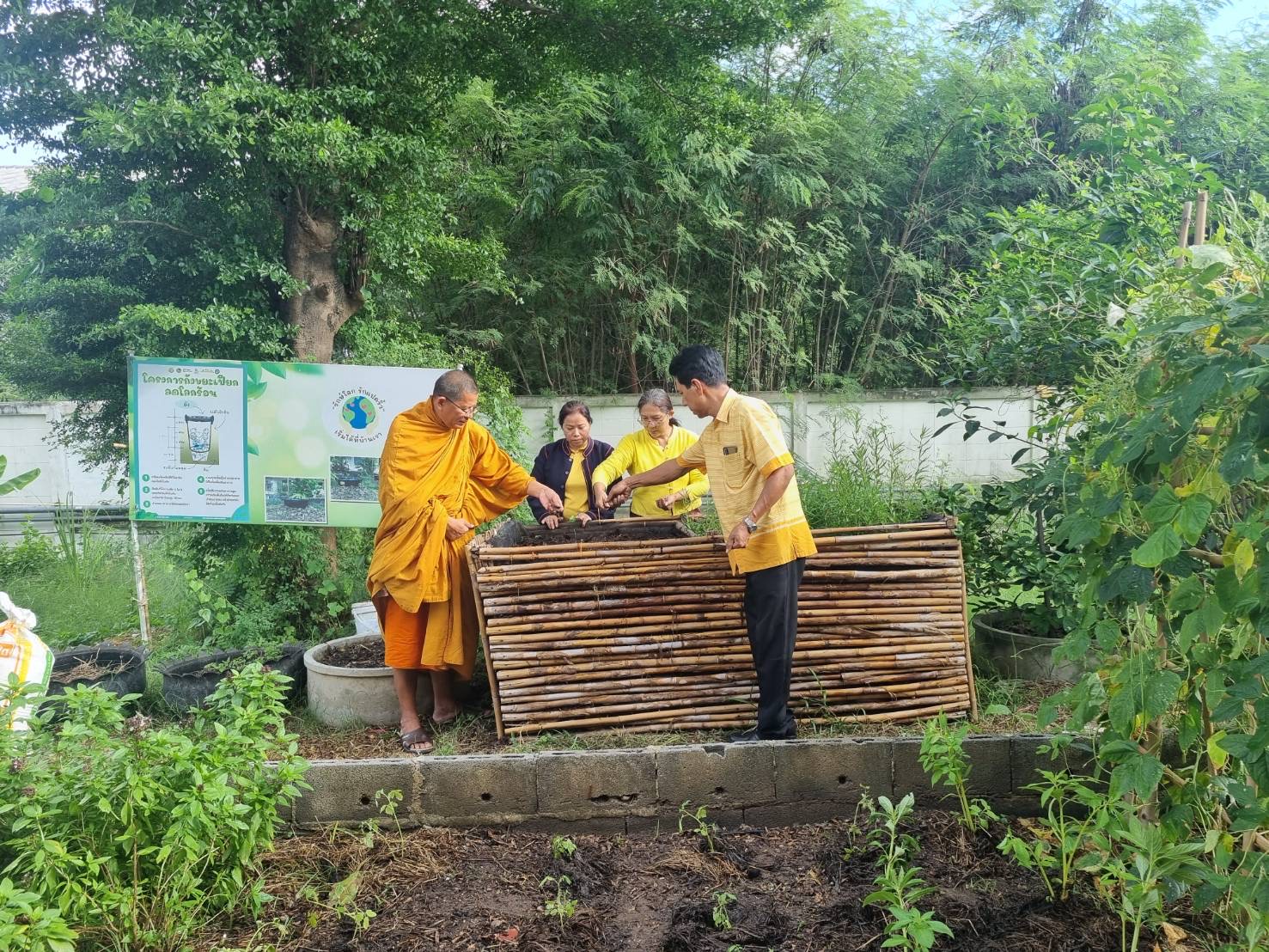 🤝 พช.ฉะเชิงเทรา น้อมนำแนวพระราชดำริของสมเด็จพระกนิษฐาธิราชเจ้า กรมสมเด็จพระเทพรัตนราชสุดาฯ สยามบรมราชกุมารี ปลูกผักสวนครัวเพื่อสร้างความมั่นคงทางอาหาร
