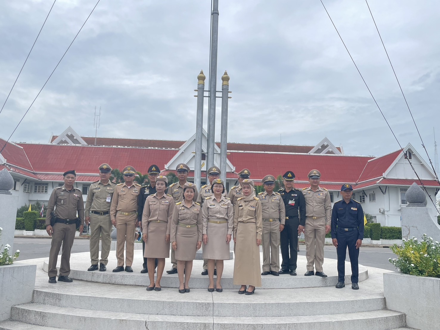 รักชาติ ภูมิใจในชาติ รำลึกในพระมหากรุณาธิคุณ !! พช. ฉะเชิงเทราเข้าร่วมกิจกรรมเข้าแถวเคารพธงชาติ