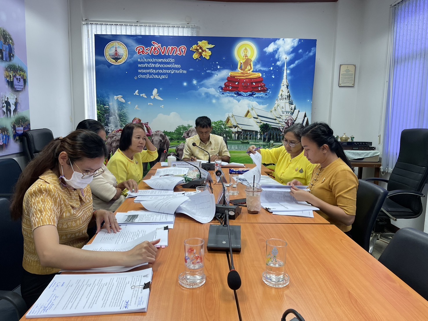 พช.ฉะเชิงเทรา ประชุมพิจารณาคัดเลือกการจัดตั้งศูนย์จัดการกองทุนชุมชนเพื่อพัฒนาสู่การเป็นต้นแบบด้านการบริหารจัดการหนี้ ระดับจังหวัด ประจำปีงบประมาณ พ.ศ.2567