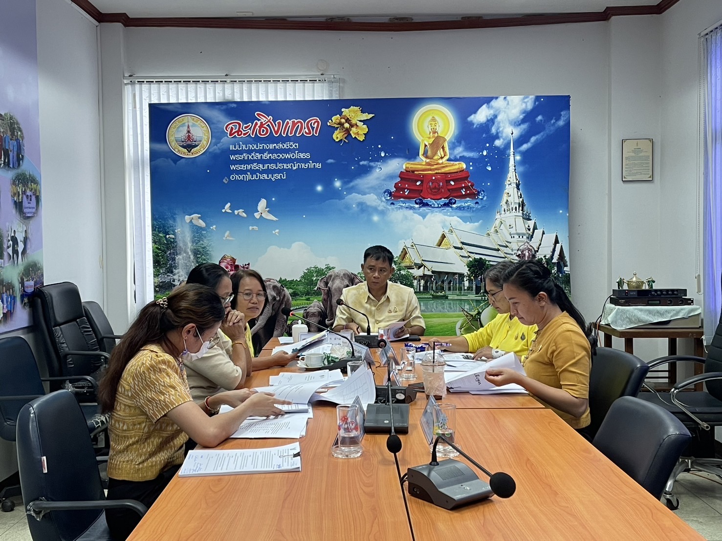 พช.ฉะเชิงเทรา ประชุมพิจารณาคัดเลือกการจัดตั้งศูนย์จัดการกองทุนชุมชนเพื่อพัฒนาสู่การเป็นต้นแบบด้านการบริหารจัดการหนี้ ระดับจังหวัด ประจำปีงบประมาณ พ.ศ.2567