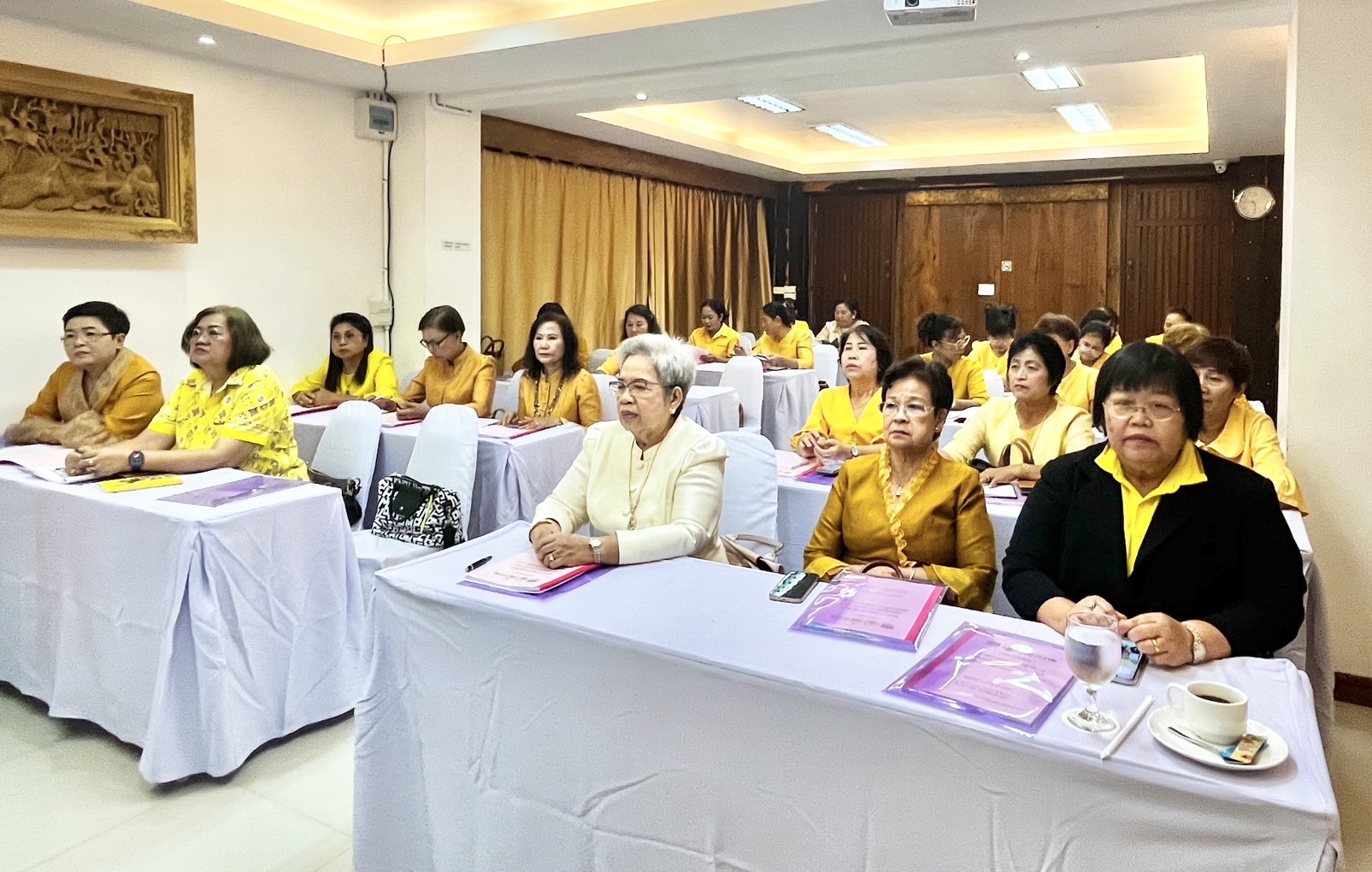 พช.ฉะเชิงเทรา ดำเนินการโครงการประชุมเชิงปฏิบัติการคณะกรรมการพัฒนาสตรีจังหวัดขับเคลื่อนงานขจัดความยากจน