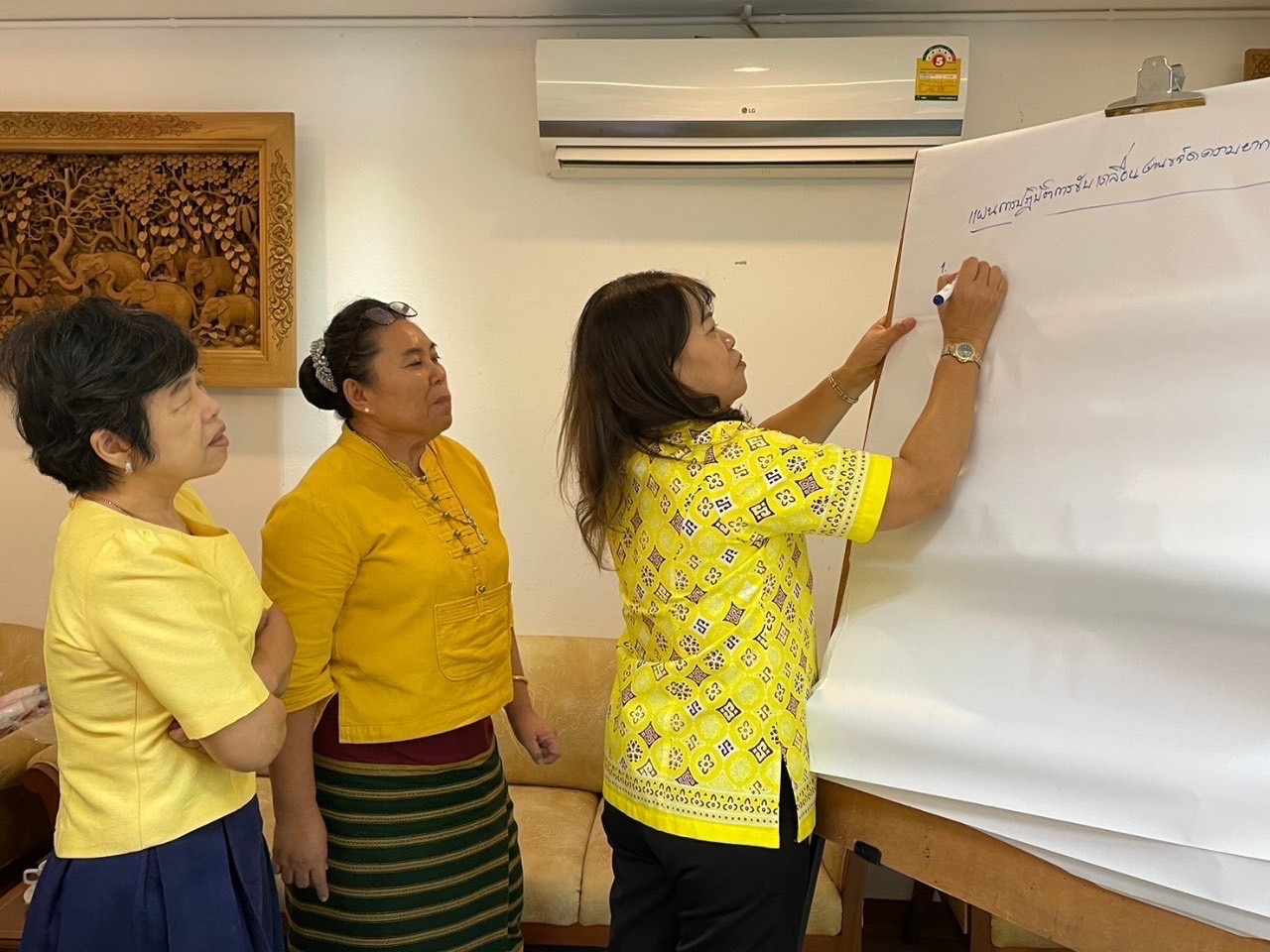 พช.ฉะเชิงเทรา ดำเนินการโครงการประชุมเชิงปฏิบัติการคณะกรรมการพัฒนาสตรีจังหวัดขับเคลื่อนงานขจัดความยากจน