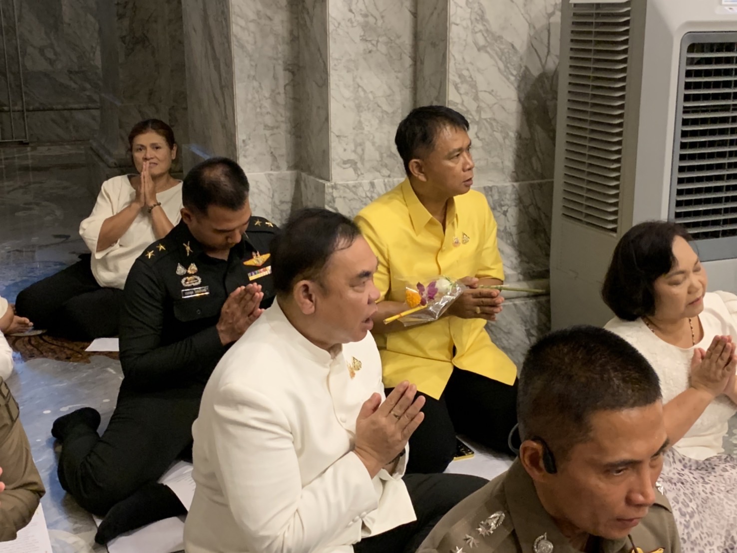 !! พช. ฉะเชิงเทรา ร่วมกิจกรรมเวียนเทียนเนื่องในเทศกาลวันอาสาฬหบูชาและวันเข้าพรรษา พุทธศักราช 2567