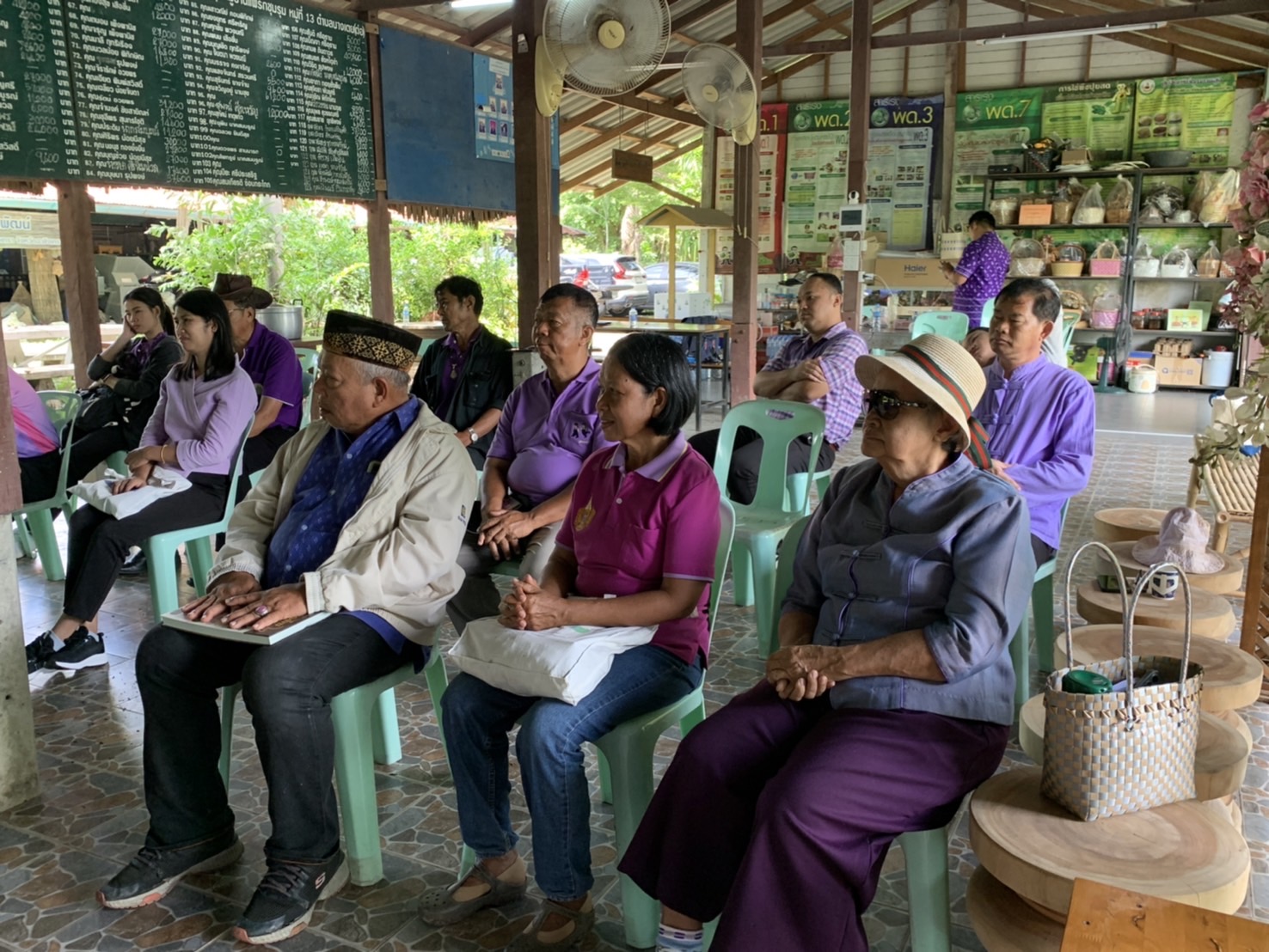 พช.ฉะเชิงเทรา ปิดโครงการส่งเสริมและสนับสนุนกิจกรรมอนุรักษ์พันธุกรรมพืช ตามโครงการอนุรักษ์พันธุกรรมพืชอันเนื่องมาจากพระราชดำริ สมเด็จพระเทพรัตนราชสุดาฯ สยามบรมราชกุมารี (อพ.สธ.)