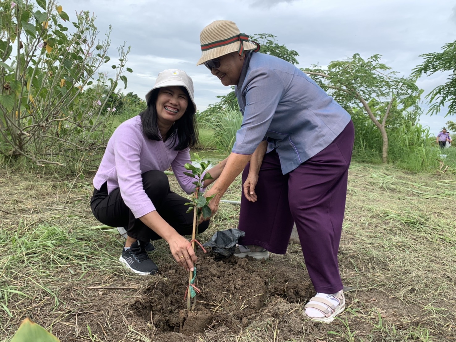 พช.ฉะเชิงเทรา ปิดโครงการส่งเสริมและสนับสนุนกิจกรรมอนุรักษ์พันธุกรรมพืช ตามโครงการอนุรักษ์พันธุกรรมพืชอันเนื่องมาจากพระราชดำริ สมเด็จพระเทพรัตนราชสุดาฯ สยามบรมราชกุมารี (อพ.สธ.)