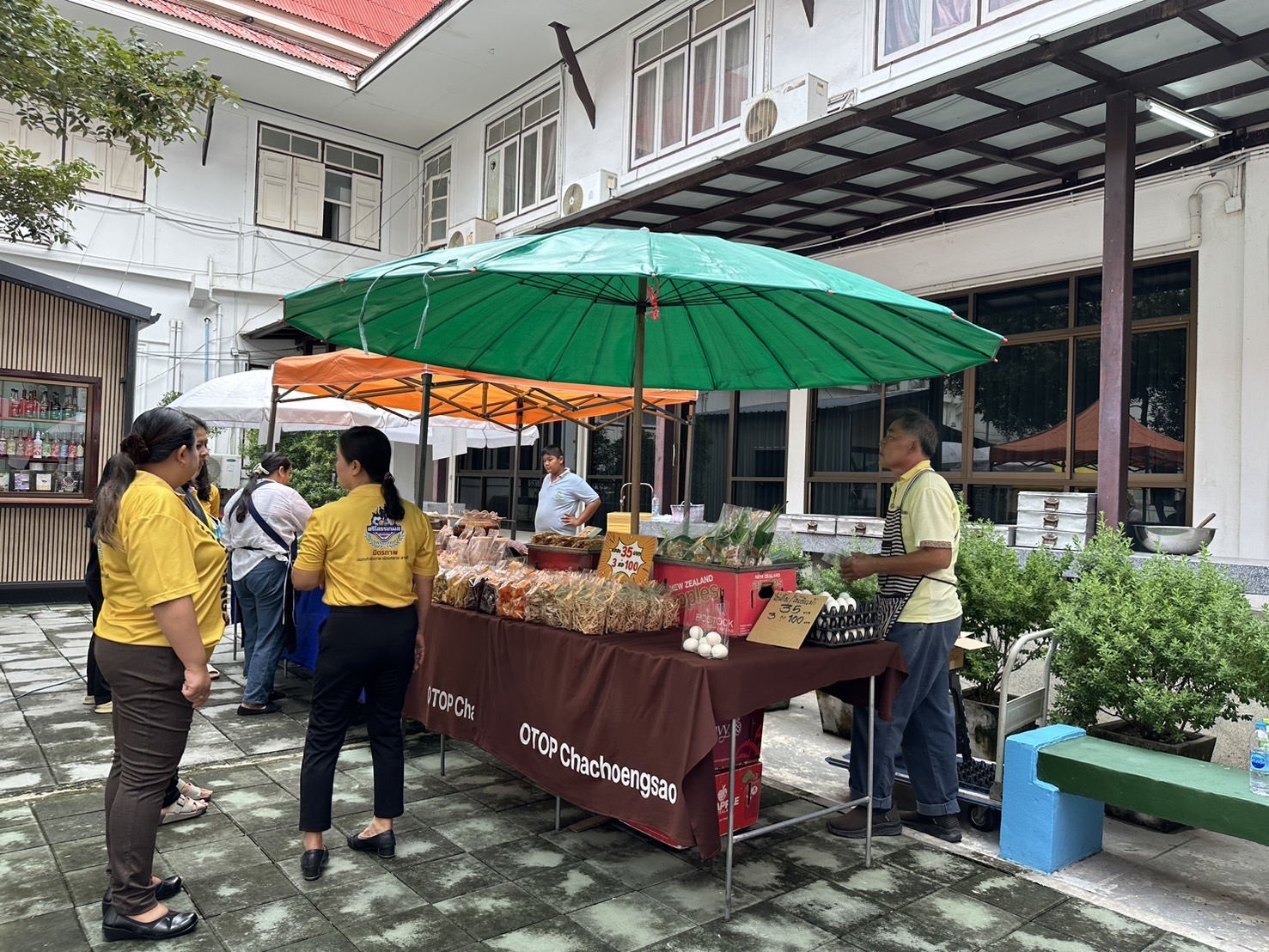 พช.ฉะเชิงเทรา ดำเนินการจัดตลาดนัดสินค้า OTOP ภายใต้ชื่อ ตลาดกลางลาน @ศาลากลาง∞ริ้ว