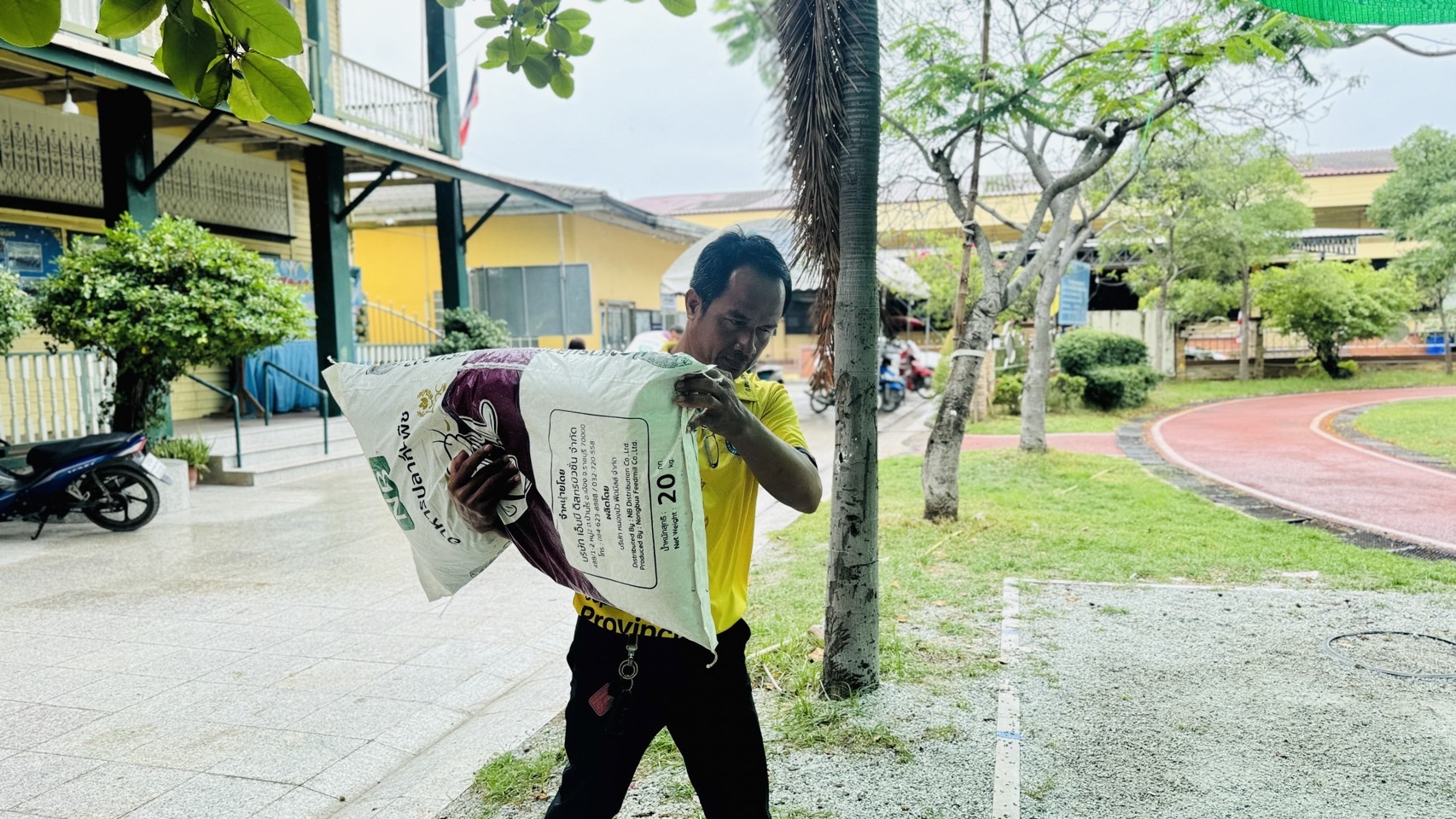 พช.ฉะเชิงเทรา ติดตามการดำเนินโครงการฝึกอบรมการปลูกผักสวนครัว Model 30 ตารางวา ตามหลักปรัชญาของเศรษฐกิจพอเพียง (แค่เอื้อม ก็อิ่ม) จังหวัดฉะเชิงเทรา