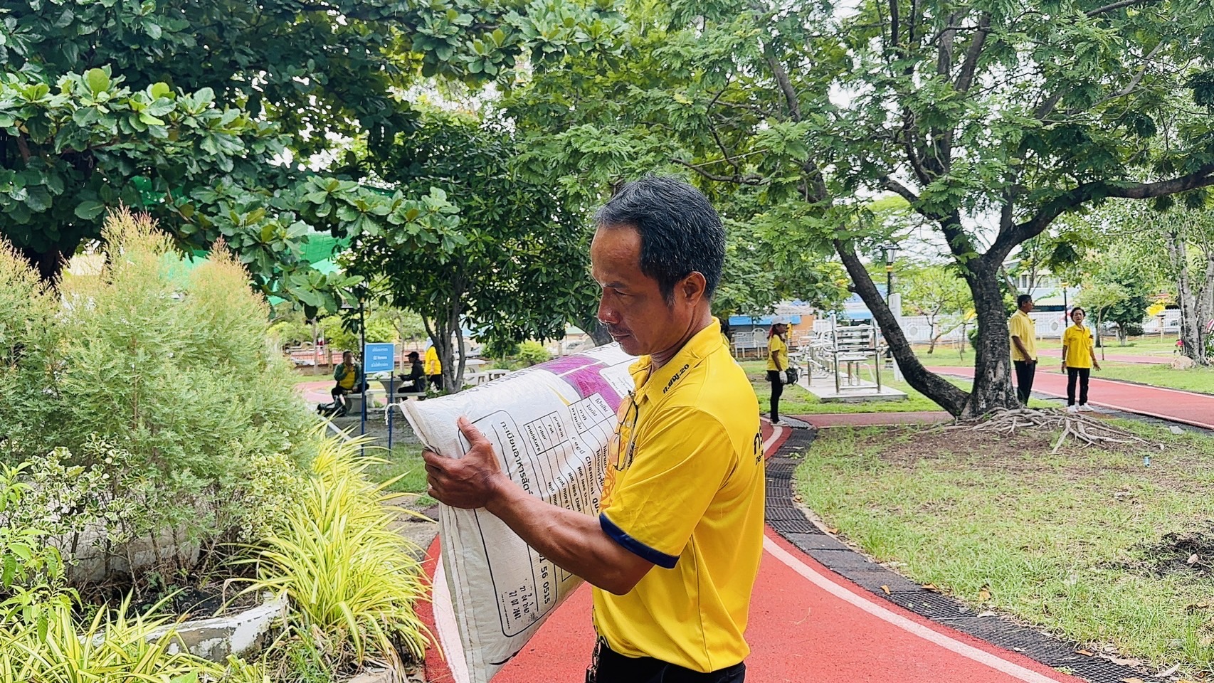 พช.ฉะเชิงเทรา ติดตามการดำเนินโครงการฝึกอบรมการปลูกผักสวนครัว Model 30 ตารางวา ตามหลักปรัชญาของเศรษฐกิจพอเพียง (แค่เอื้อม ก็อิ่ม) จังหวัดฉะเชิงเทรา