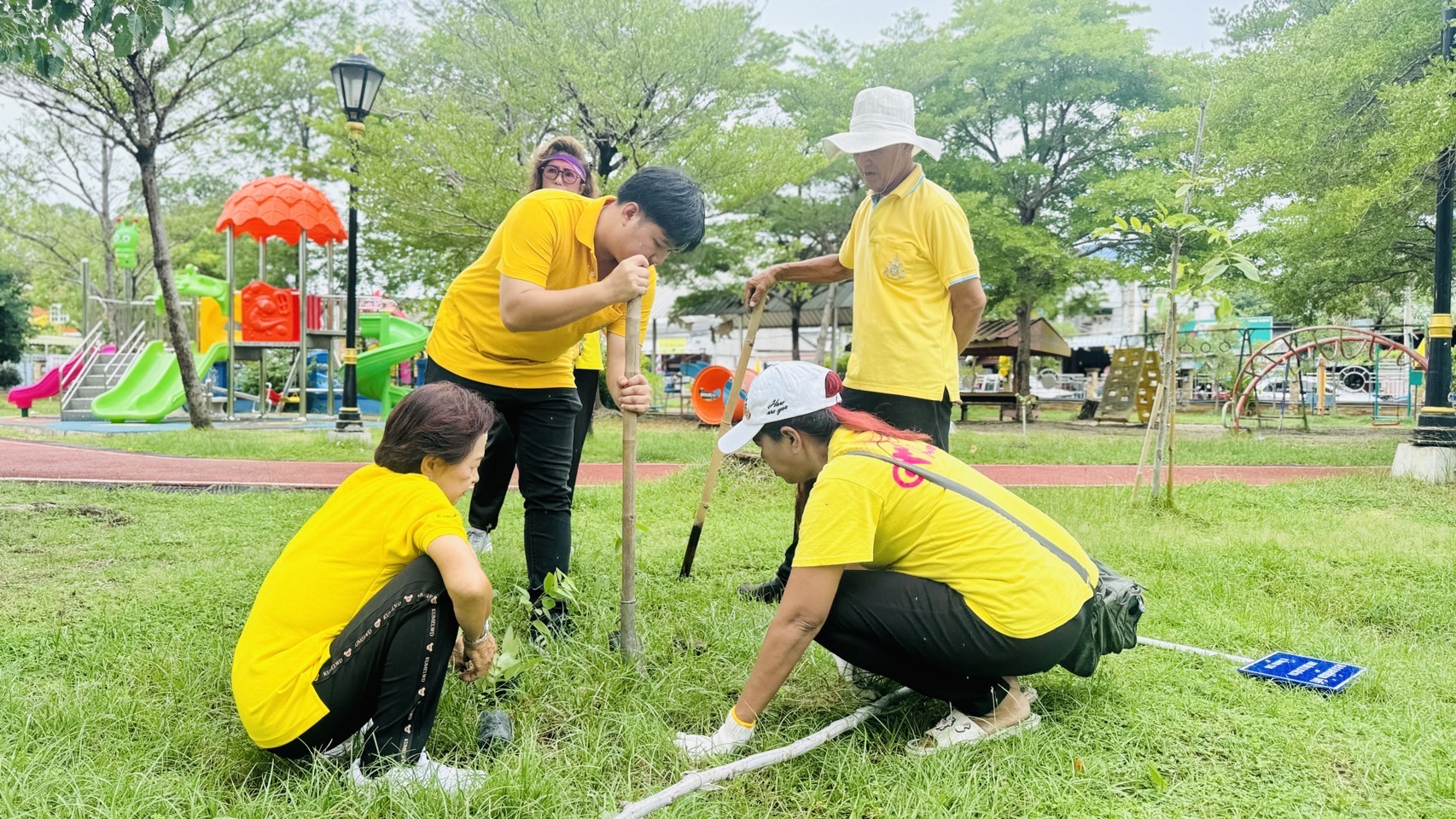พช.ฉะเชิงเทรา ติดตามการดำเนินโครงการฝึกอบรมการปลูกผักสวนครัว Model 30 ตารางวา ตามหลักปรัชญาของเศรษฐกิจพอเพียง (แค่เอื้อม ก็อิ่ม) จังหวัดฉะเชิงเทรา