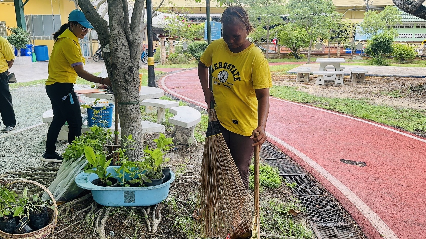 พช.ฉะเชิงเทรา ติดตามการดำเนินโครงการฝึกอบรมการปลูกผักสวนครัว Model 30 ตารางวา ตามหลักปรัชญาของเศรษฐกิจพอเพียง (แค่เอื้อม ก็อิ่ม) จังหวัดฉะเชิงเทรา