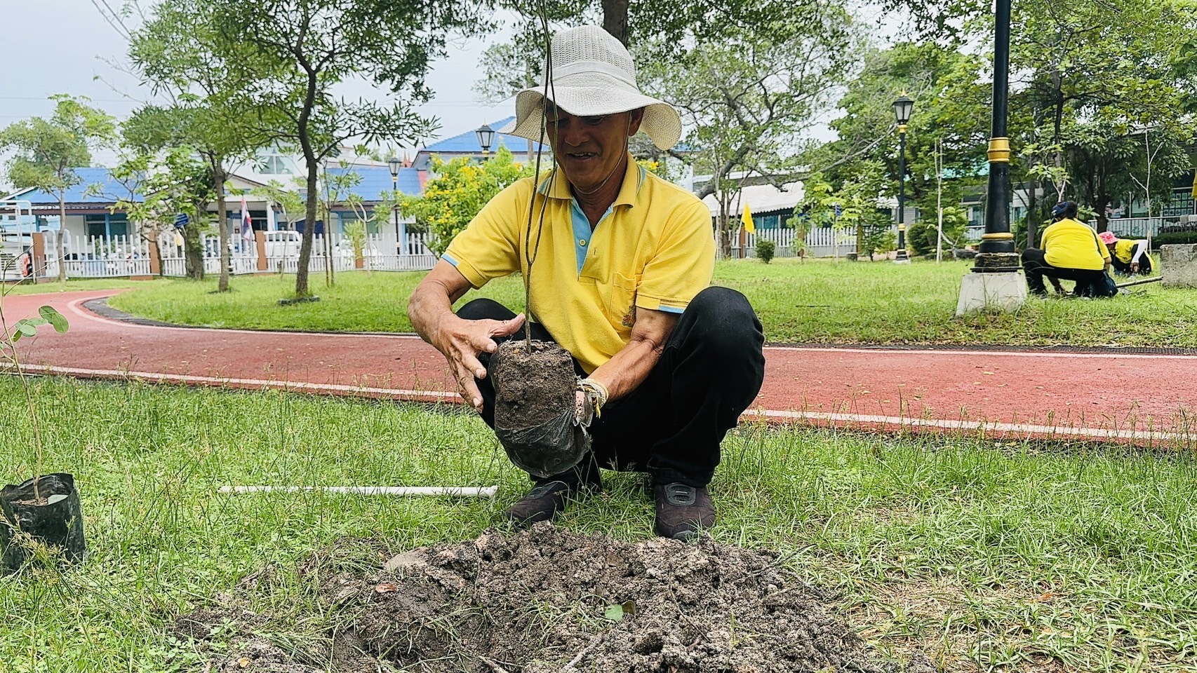 พช.ฉะเชิงเทรา ติดตามการดำเนินโครงการฝึกอบรมการปลูกผักสวนครัว Model 30 ตารางวา ตามหลักปรัชญาของเศรษฐกิจพอเพียง (แค่เอื้อม ก็อิ่ม) จังหวัดฉะเชิงเทรา