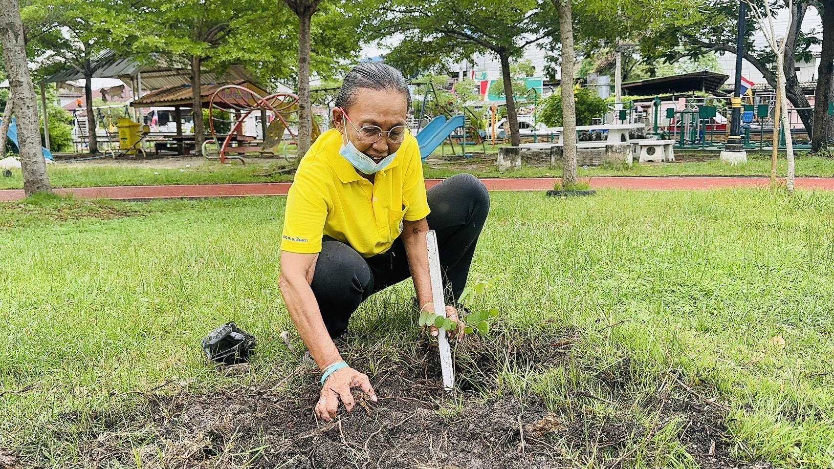 พช.ฉะเชิงเทรา ติดตามการดำเนินโครงการฝึกอบรมการปลูกผักสวนครัว Model 30 ตารางวา ตามหลักปรัชญาของเศรษฐกิจพอเพียง (แค่เอื้อม ก็อิ่ม) จังหวัดฉะเชิงเทรา