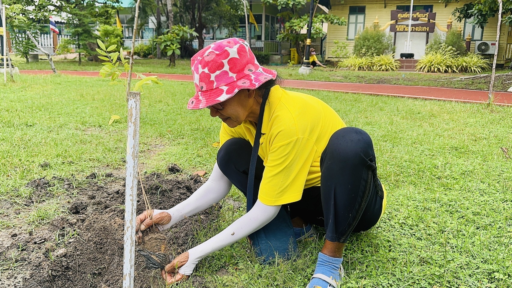พช.ฉะเชิงเทรา ติดตามการดำเนินโครงการฝึกอบรมการปลูกผักสวนครัว Model 30 ตารางวา ตามหลักปรัชญาของเศรษฐกิจพอเพียง (แค่เอื้อม ก็อิ่ม) จังหวัดฉะเชิงเทรา