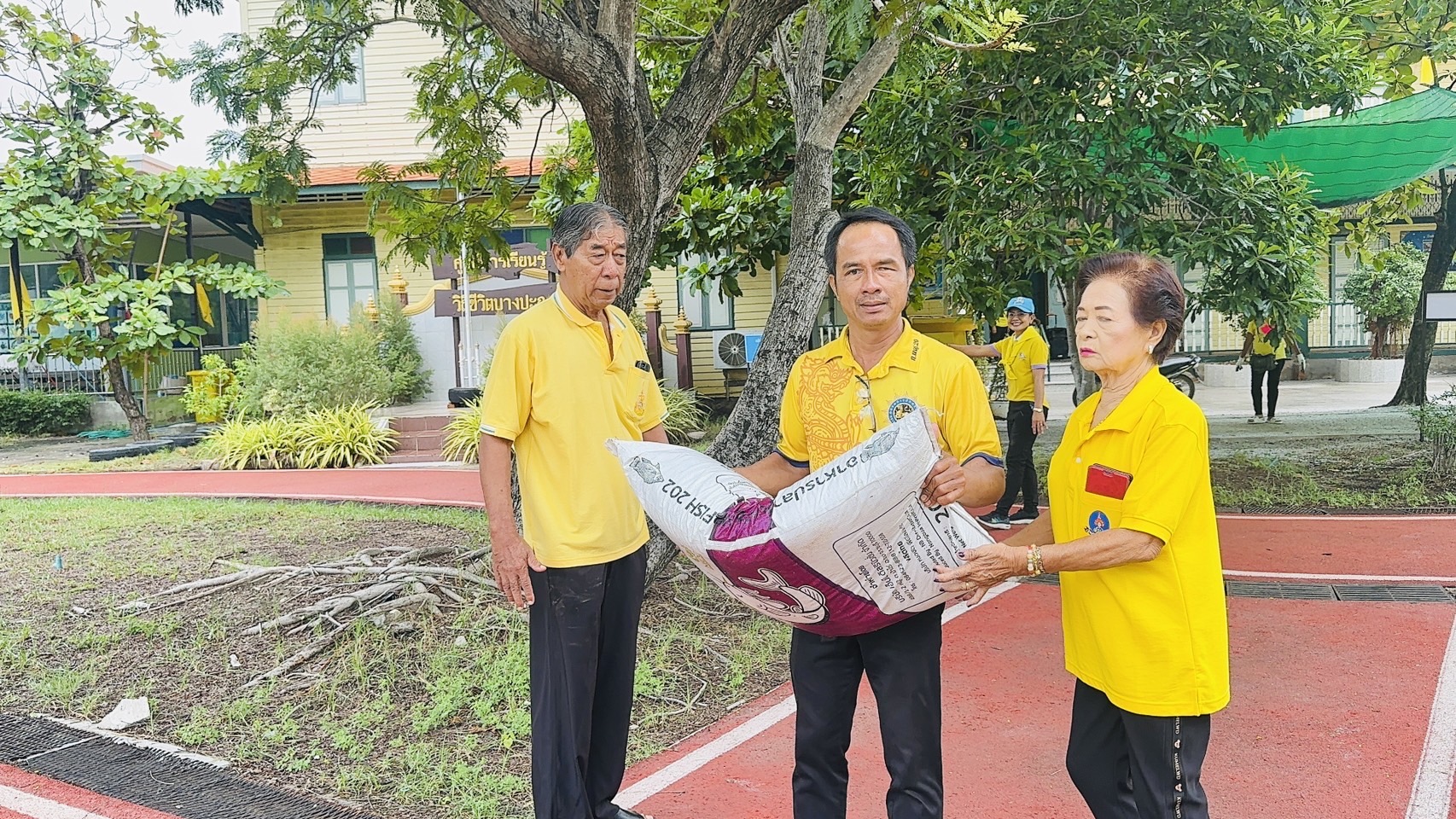 พช.ฉะเชิงเทรา ติดตามการดำเนินโครงการฝึกอบรมการปลูกผักสวนครัว Model 30 ตารางวา ตามหลักปรัชญาของเศรษฐกิจพอเพียง (แค่เอื้อม ก็อิ่ม) จังหวัดฉะเชิงเทรา